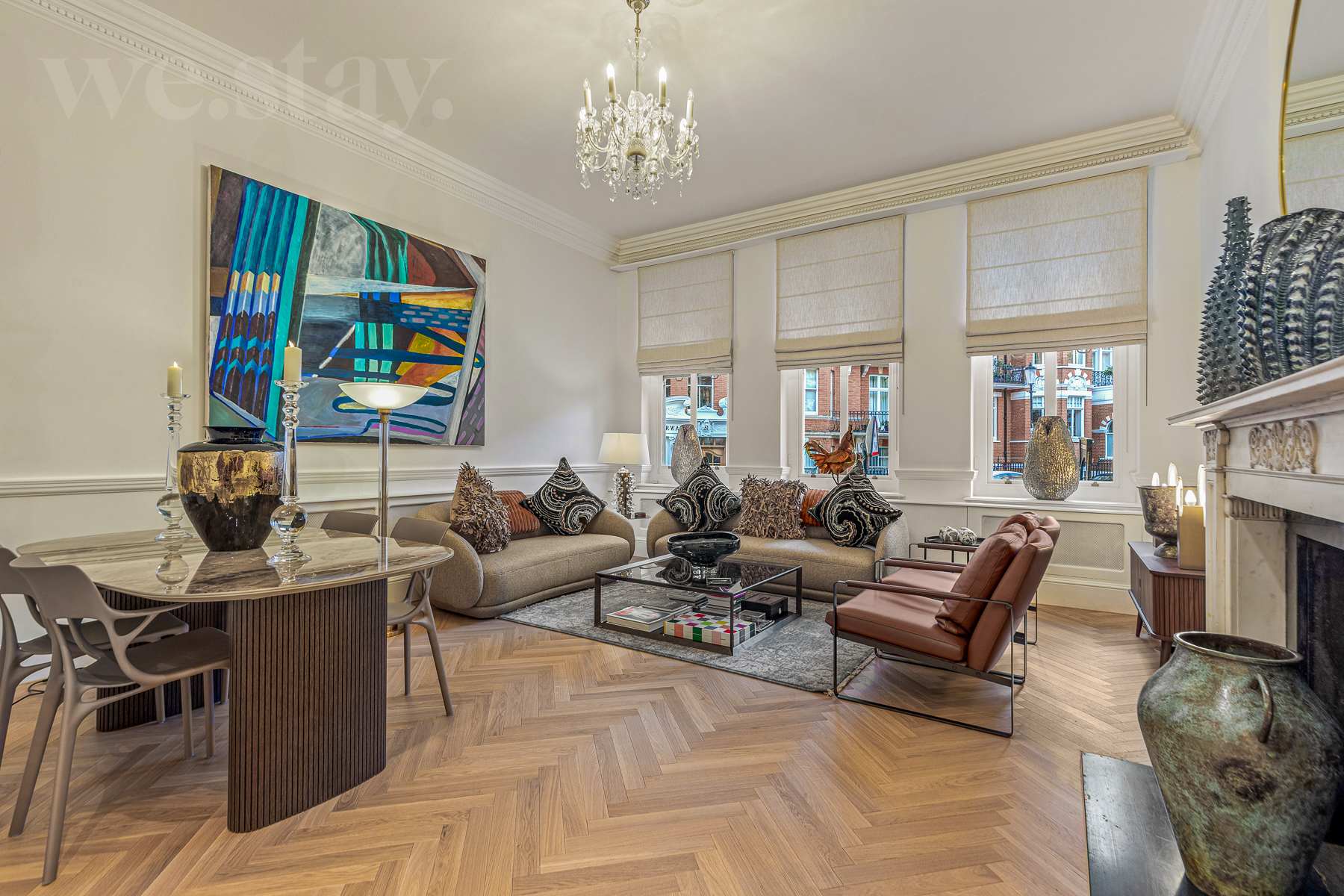 View The Gallery - Exquisite Apartment, Kensington in Kensington Court 25 W8 5DP The Gallery - Exquisite Apartment, Kensington in Kensington Court 25 W8 5DP - Serviced apartment interior and amenities - VivreStays