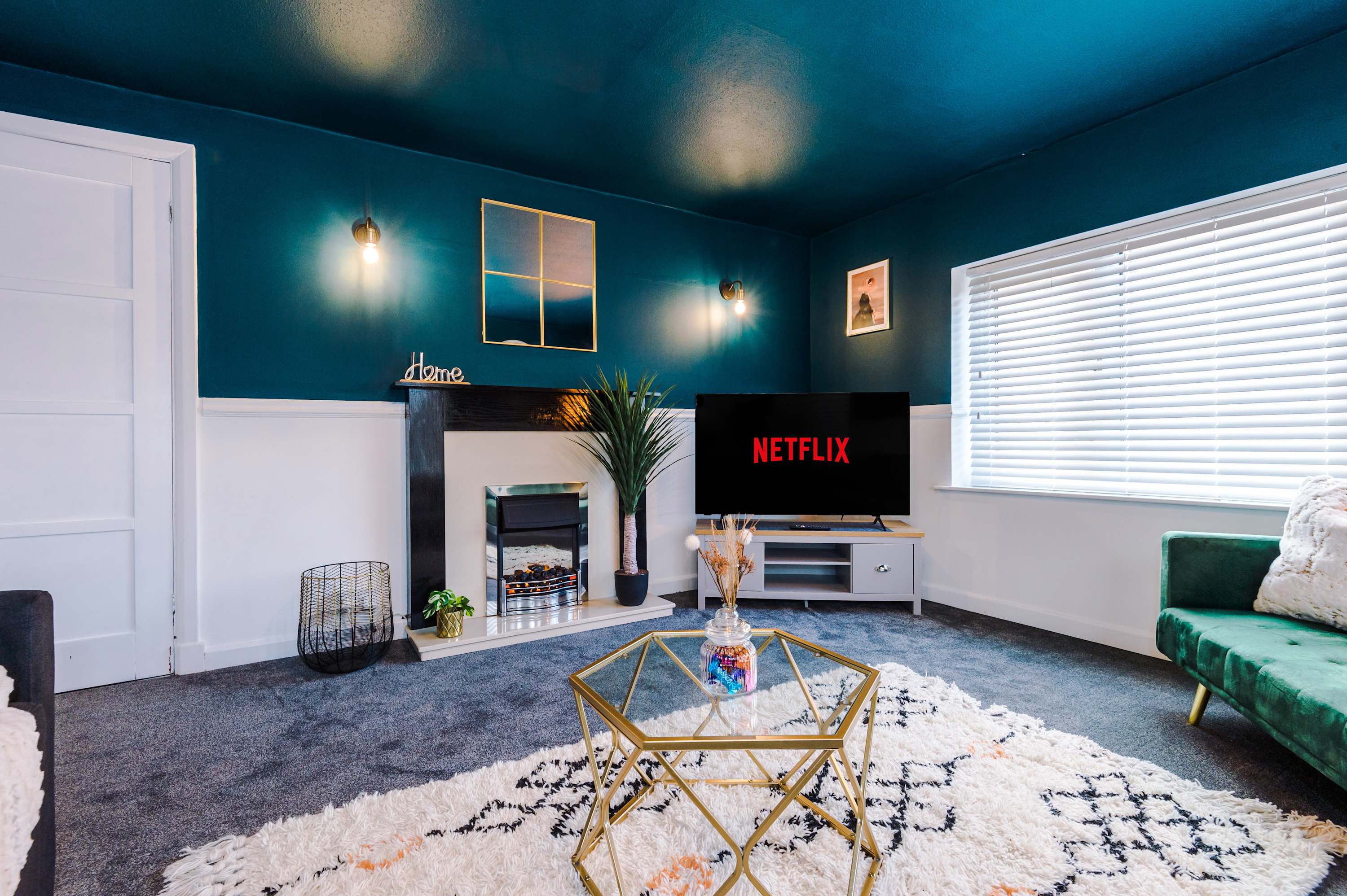 View Modern 3BR House Sleeps 7 Near Chester Centre Modern 3BR House Sleeps 7 Near Chester Centre serviced apartment - Chester - VivreStays