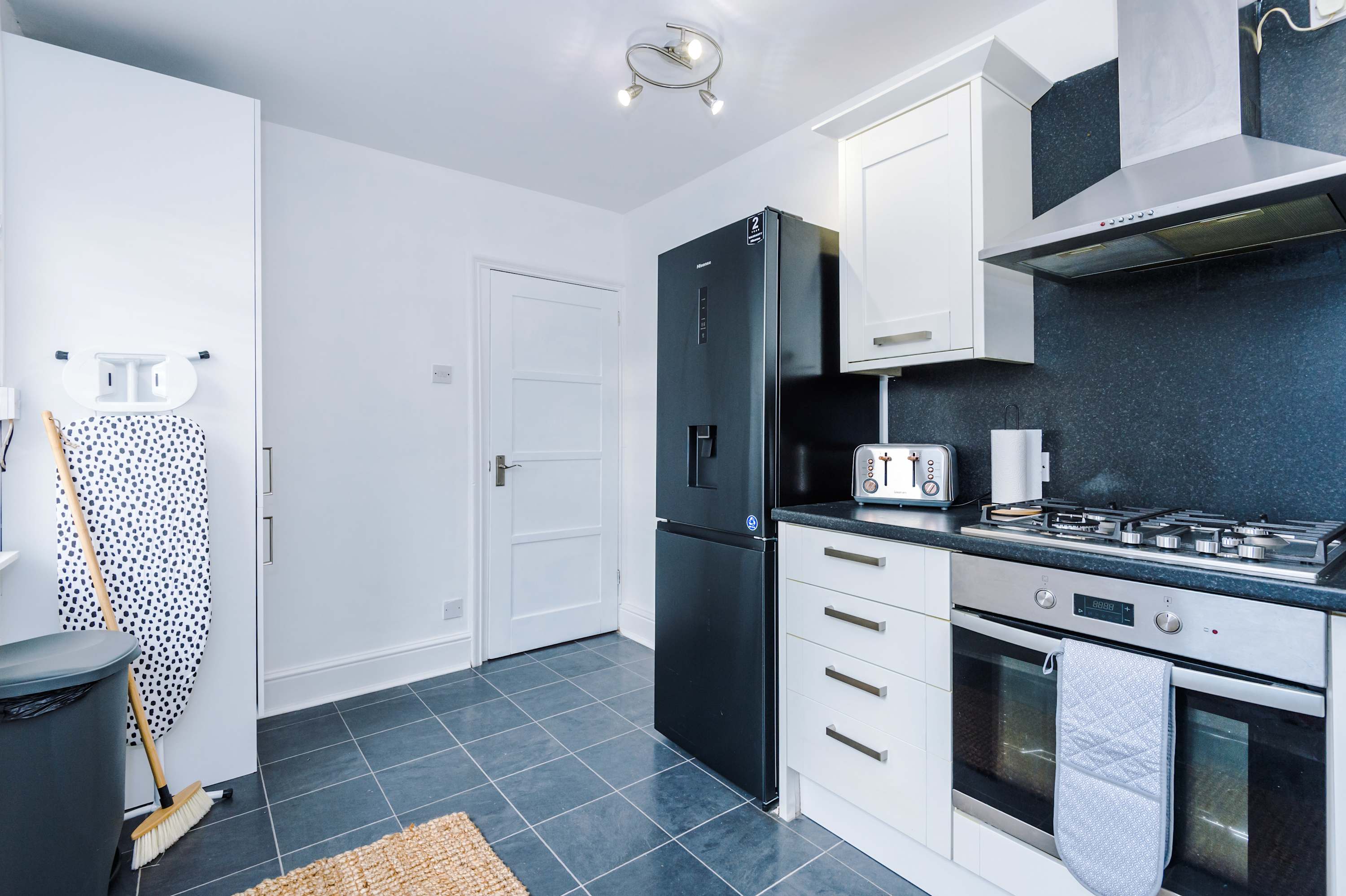 Modern 3BR House Sleeps 7 Near Chester Centre in Hope Street 17 CH4 8BU - Property image 6 - VivreStays