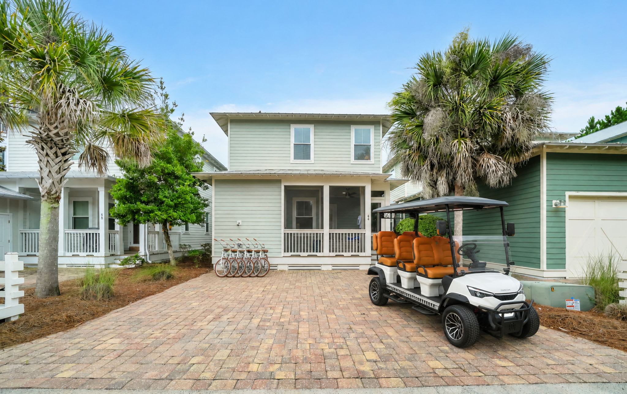 6 Seater golf cart and 6 adult bikes included in your stay!
