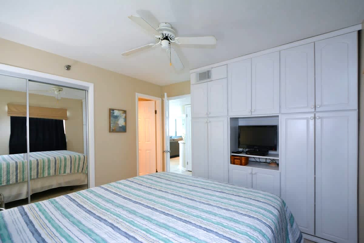 One Seagrove Place 1205 | Photo 28