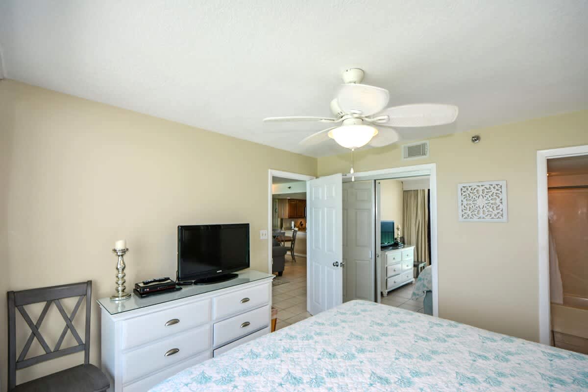 One Seagrove Place 1205 | Photo 24