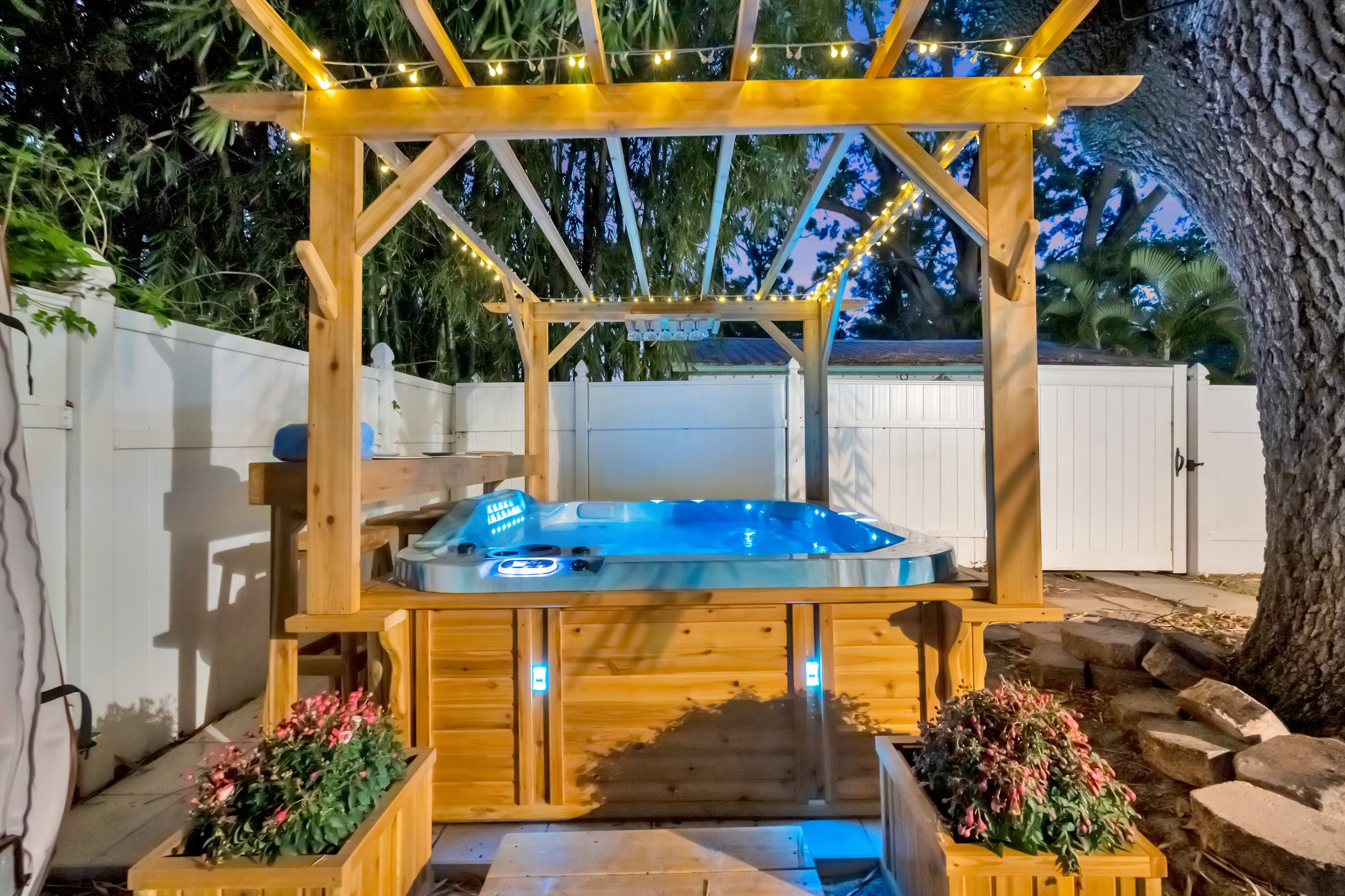 Downtown Oasis Home: Hot Tub, Pets Ok, Sleeps 10 - Clearwater, FL