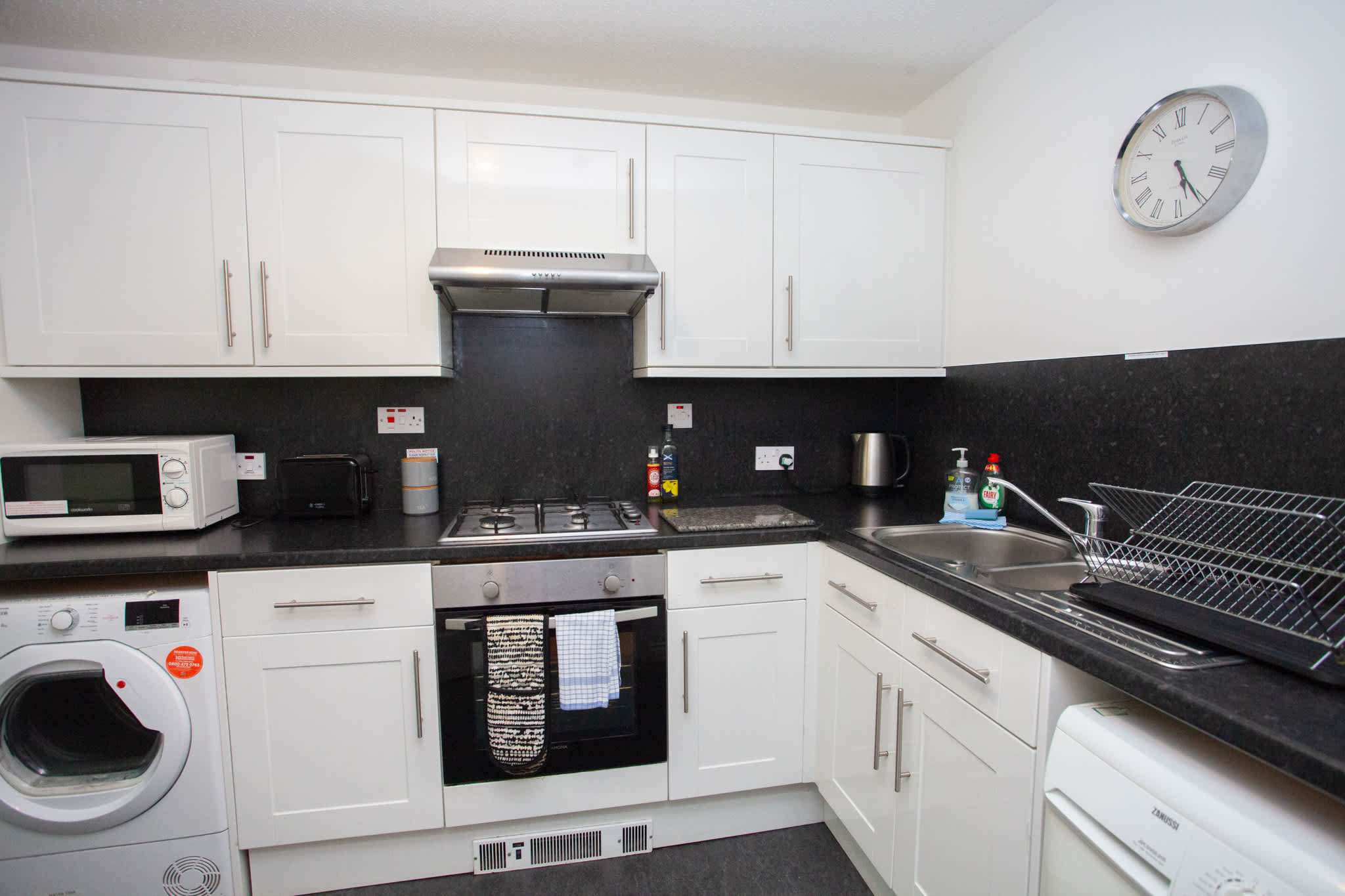Homely Flat close to Centre with Free Parking! in Silvergrove Street 7 G40 1DF - Property image 14 - VivreStays