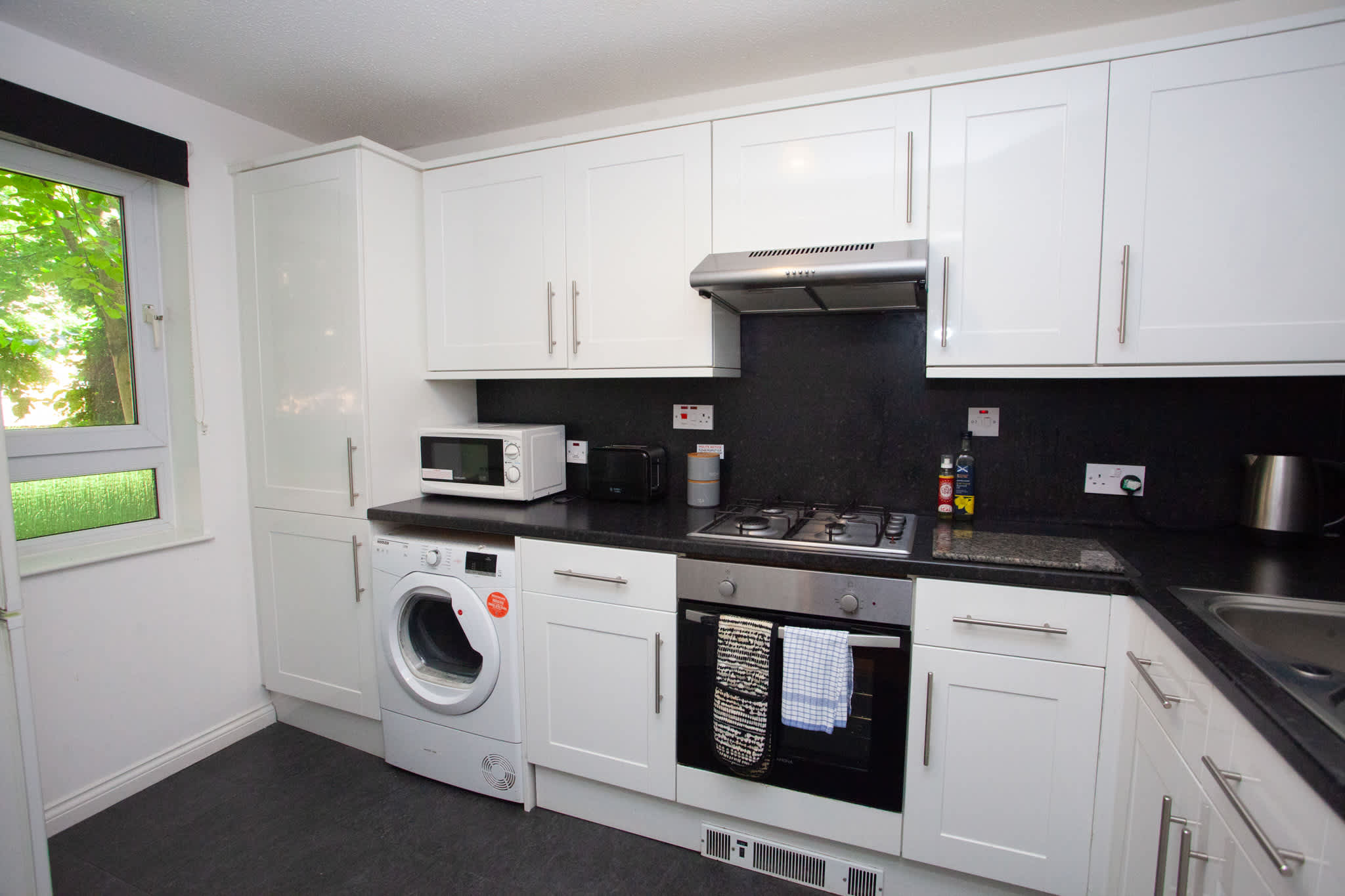 Homely Flat close to Centre with Free Parking! in Silvergrove Street 7 G40 1DF - Property image 16 - VivreStays