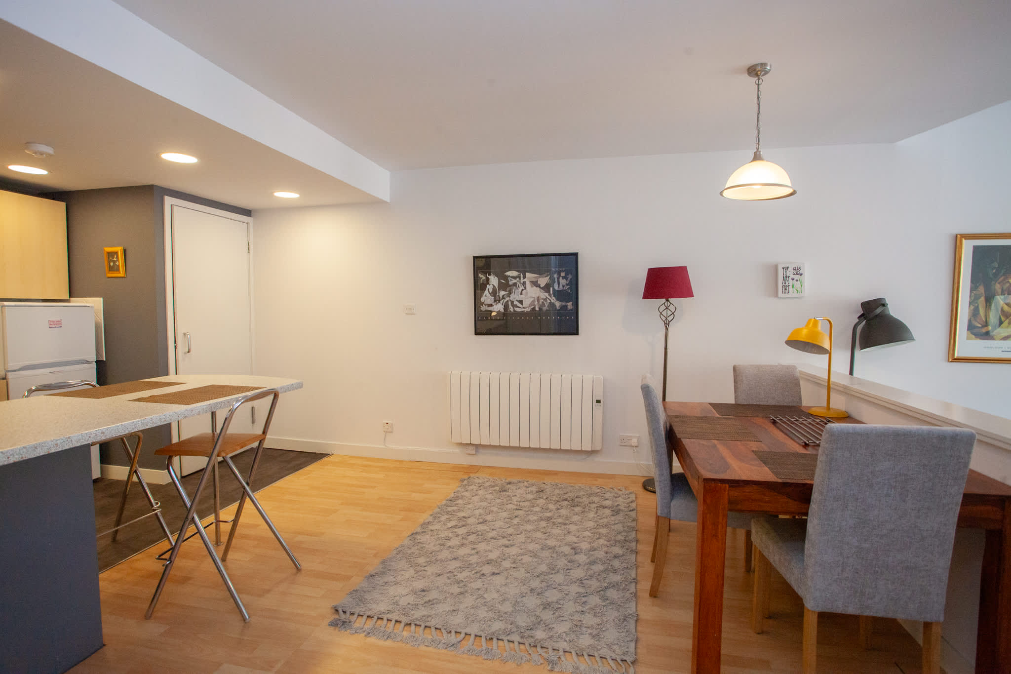 Art-Filled Sanctuary in Glasgow City in 203 Pitt Street G2 4DT - Property image 8 - VivreStays