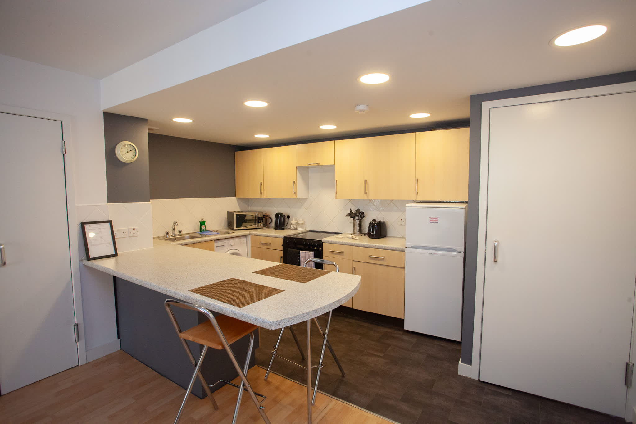 Art-Filled Sanctuary in Glasgow City in 203 Pitt Street G2 4DT - Property image 10 - VivreStays