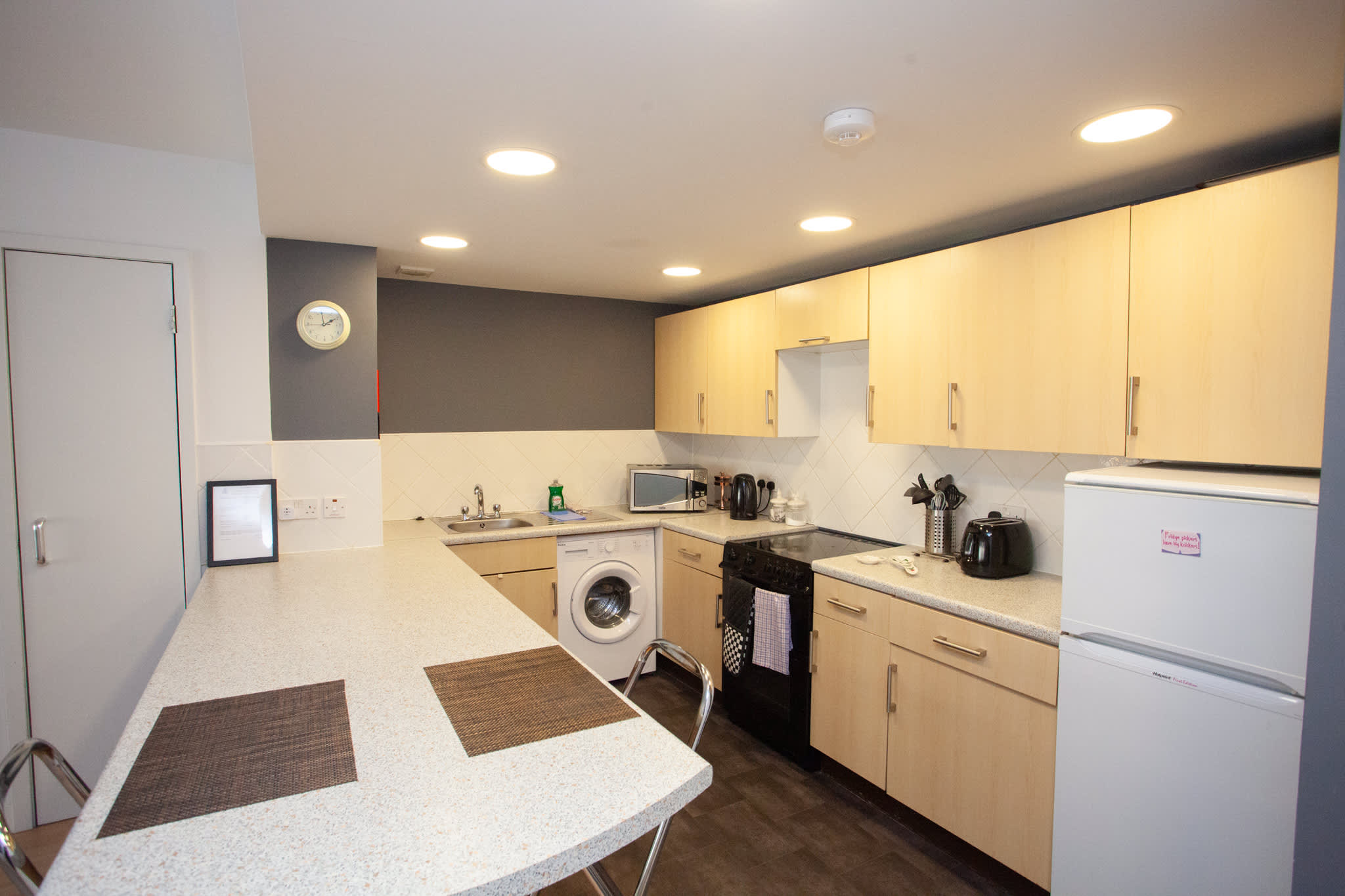 Art-Filled Sanctuary in Glasgow City in 203 Pitt Street G2 4DT - Property image 11 - VivreStays