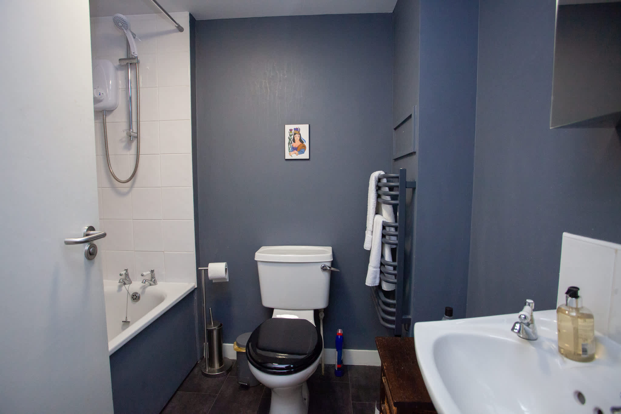 Art-Filled Sanctuary in Glasgow City in 203 Pitt Street G2 4DT - Property image 19 - VivreStays
