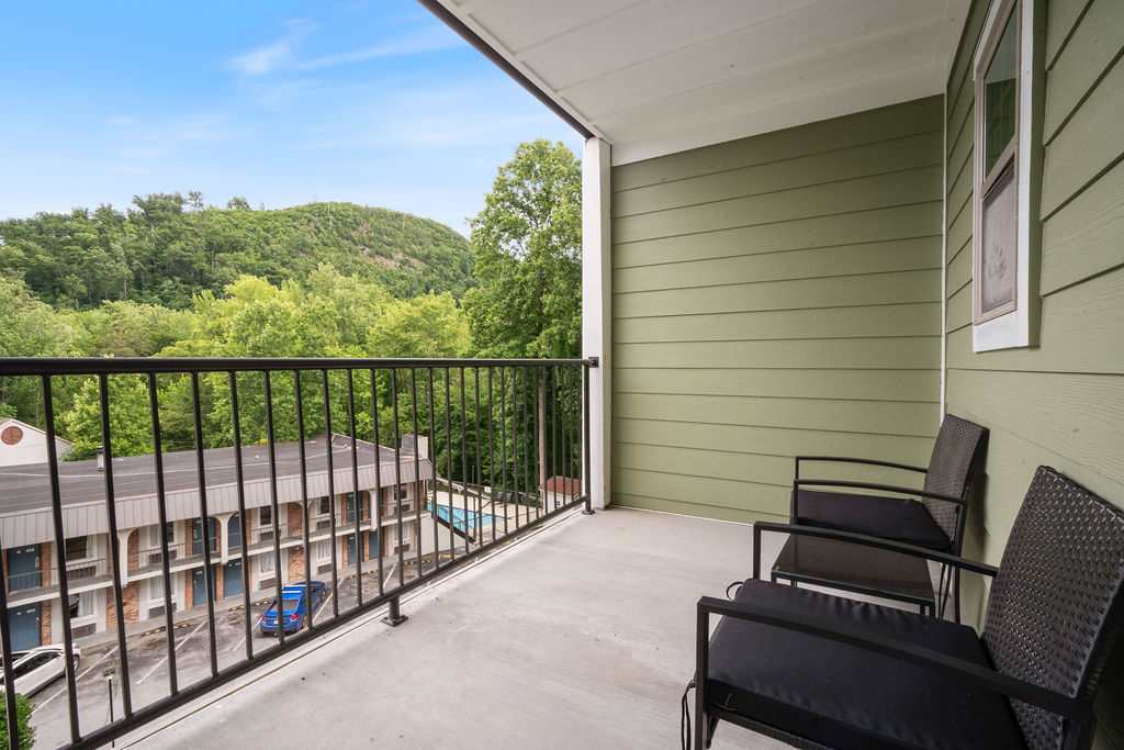 Smokies Edge Condo – Bunk/King – photo 5