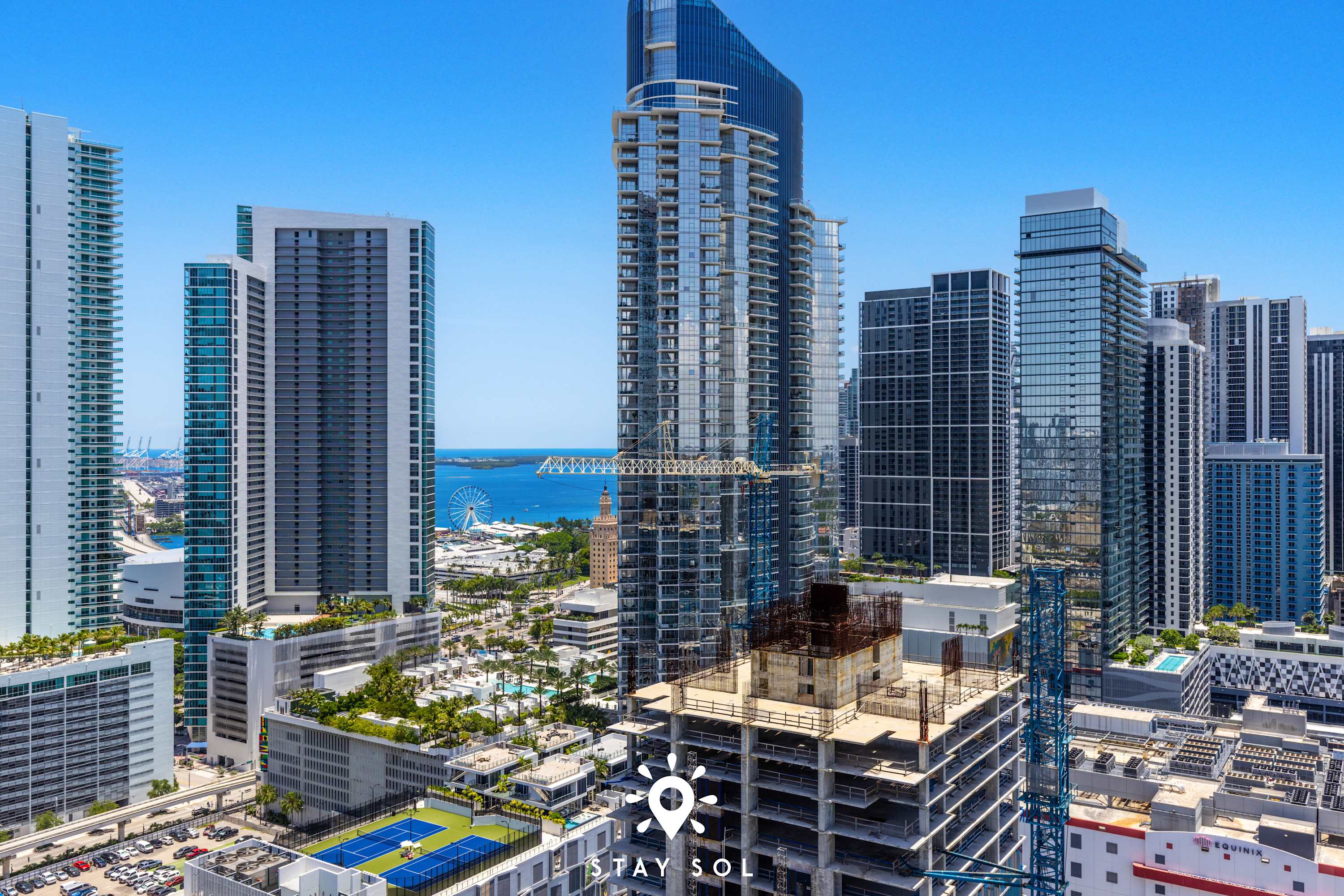 Upscale Studio Smart Living Downtown