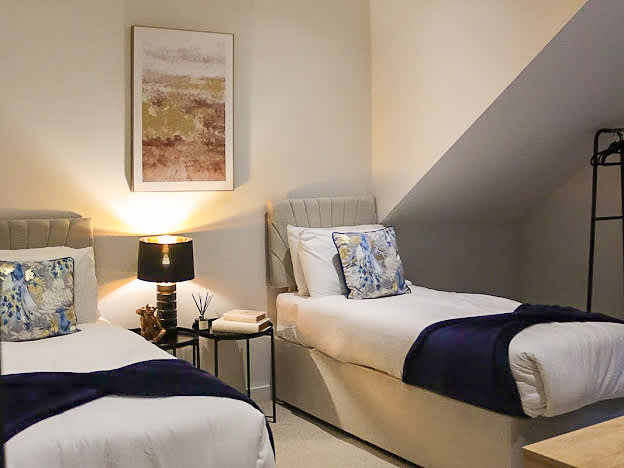 Effortless Stays at Luxury Birmingham 2BR Sleeps 6 in 27 Alcester Street B12 0NX - Property image 2 - VivreStays