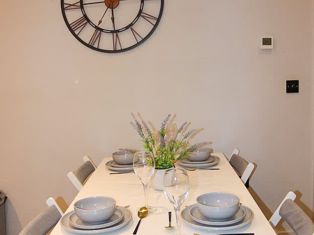 Effortless Stays at Luxury Birmingham 2BR Sleeps 6 in 27 Alcester Street B12 0NX - Property image 3 - VivreStays