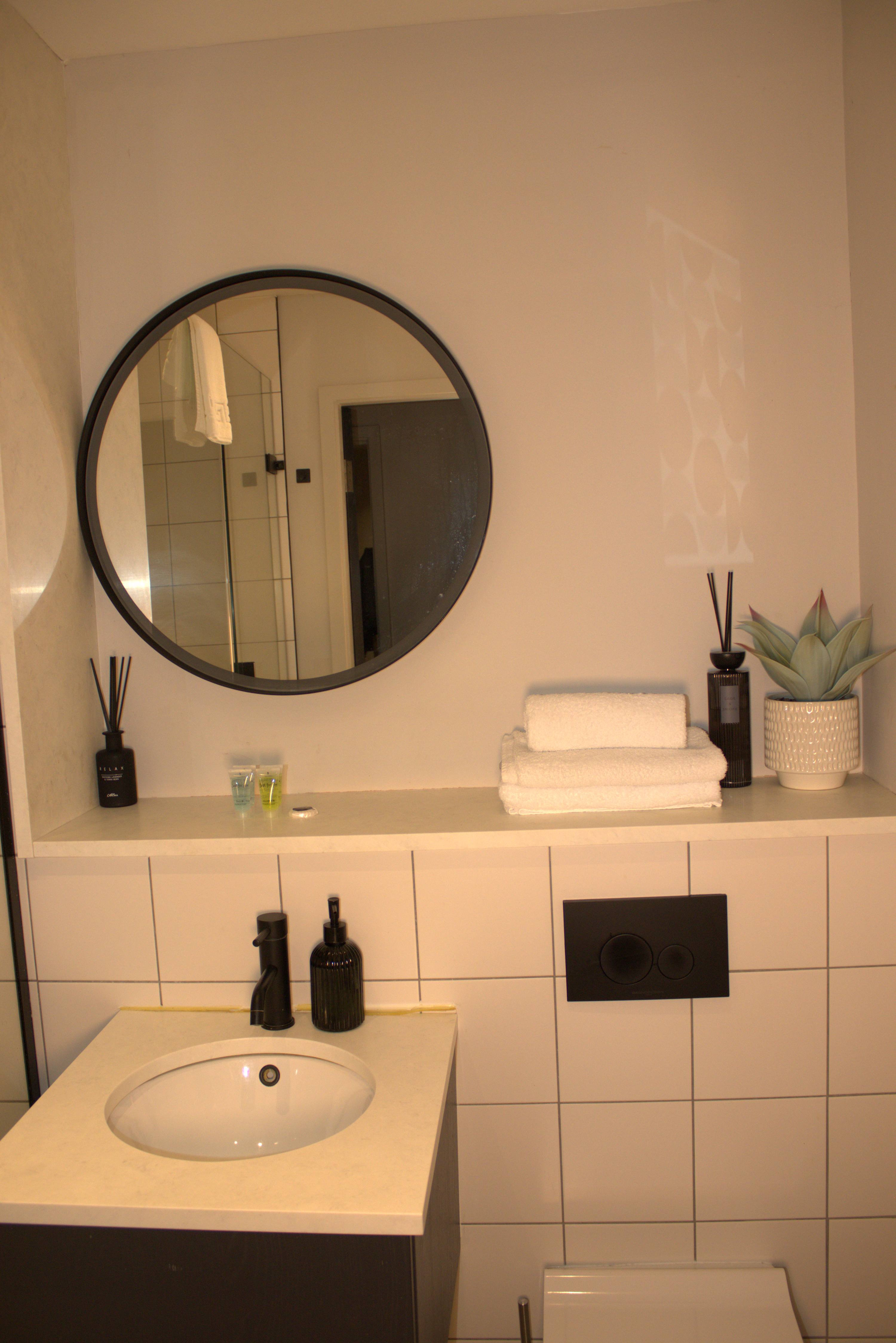 Effortless Stays at Luxury Birmingham 2BR Sleeps 6 in 27 Alcester Street B12 0NX - Property image 28 - VivreStays