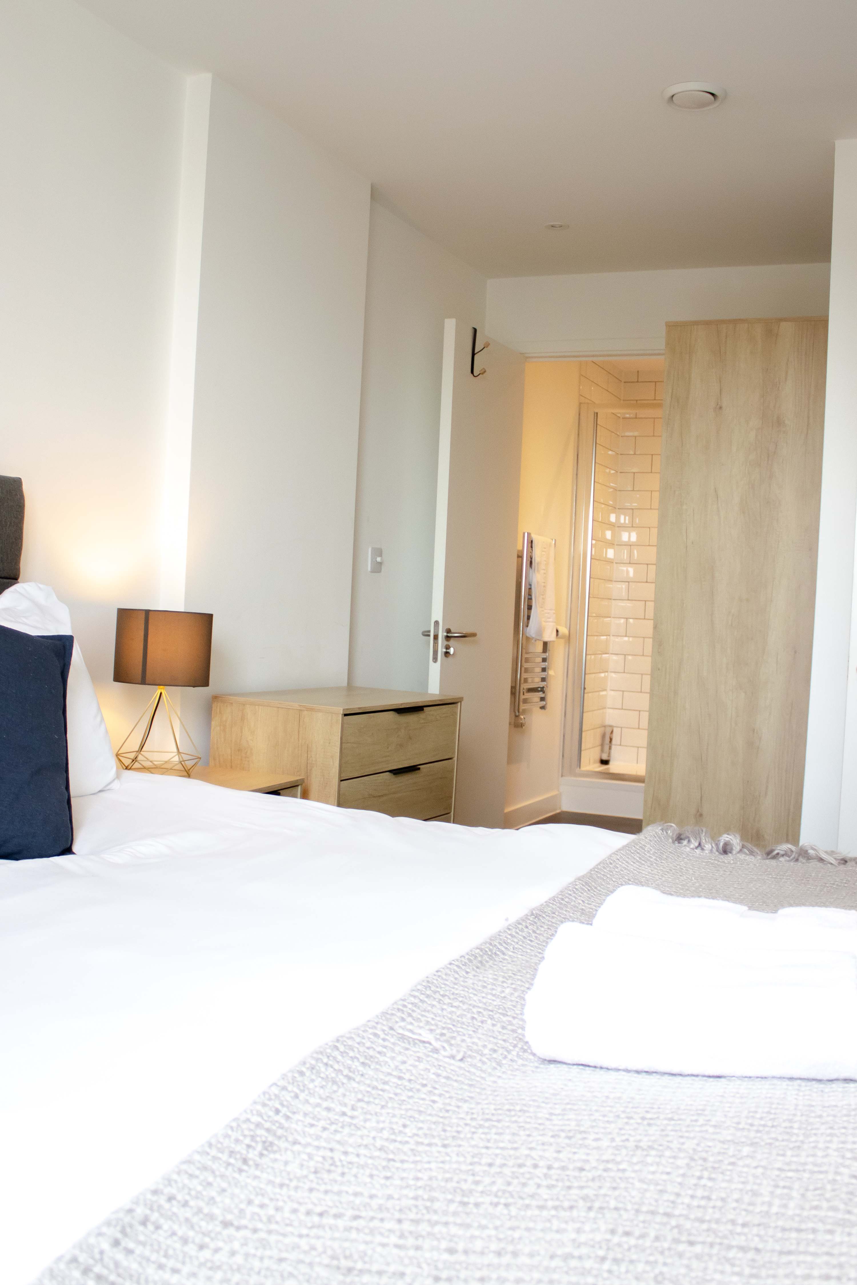 Effortless Stays at 2BR Escape OldTrafford Stadium in 86 Talbot Road M16 0UF - Property image 15 - VivreStays