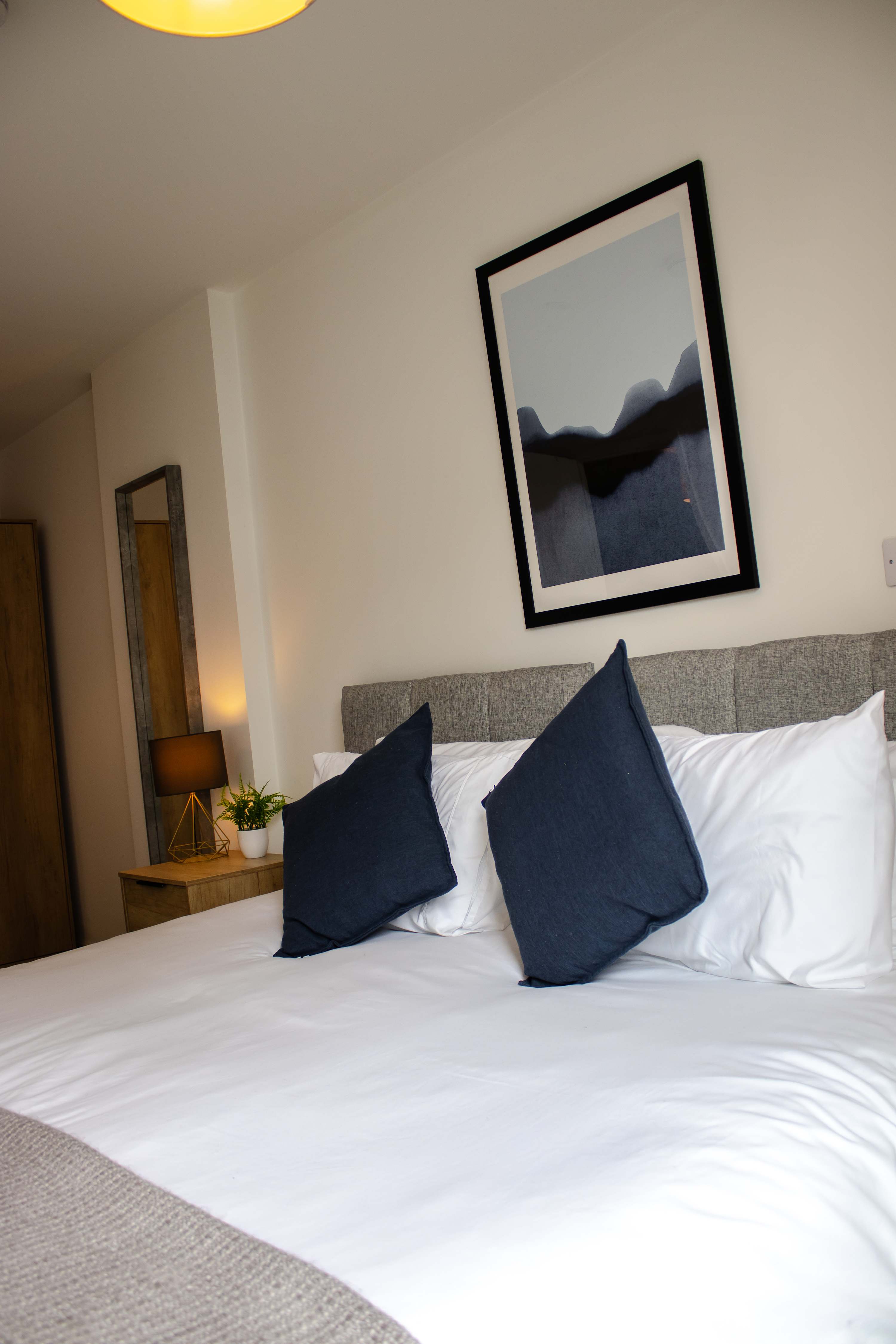 Effortless Stays at 2BR Escape OldTrafford Stadium in 86 Talbot Road M16 0UF - Property image 11 - VivreStays