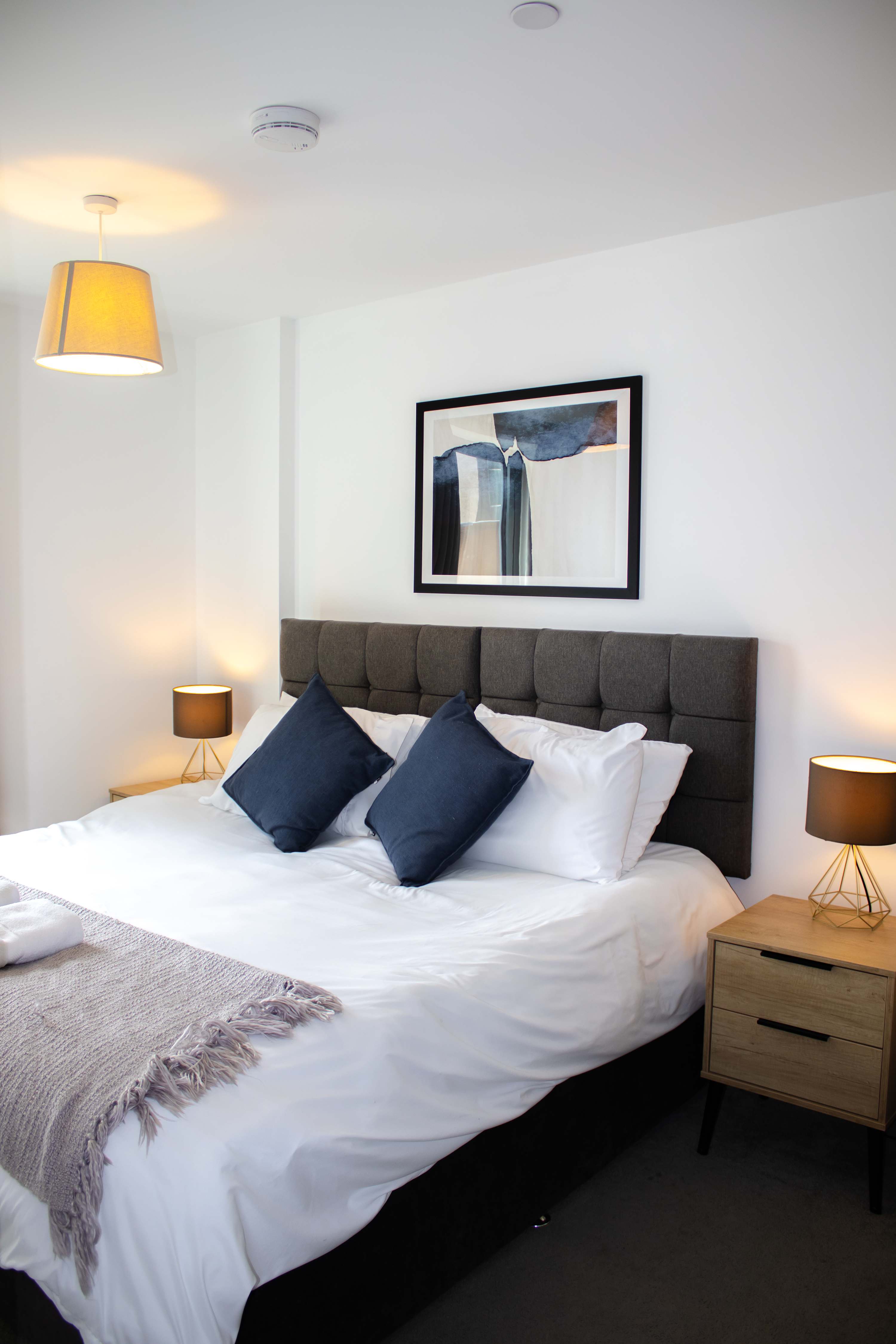 Effortless Stays at 2BR Escape OldTrafford Stadium serviced apartment - Stretford - VivreStays