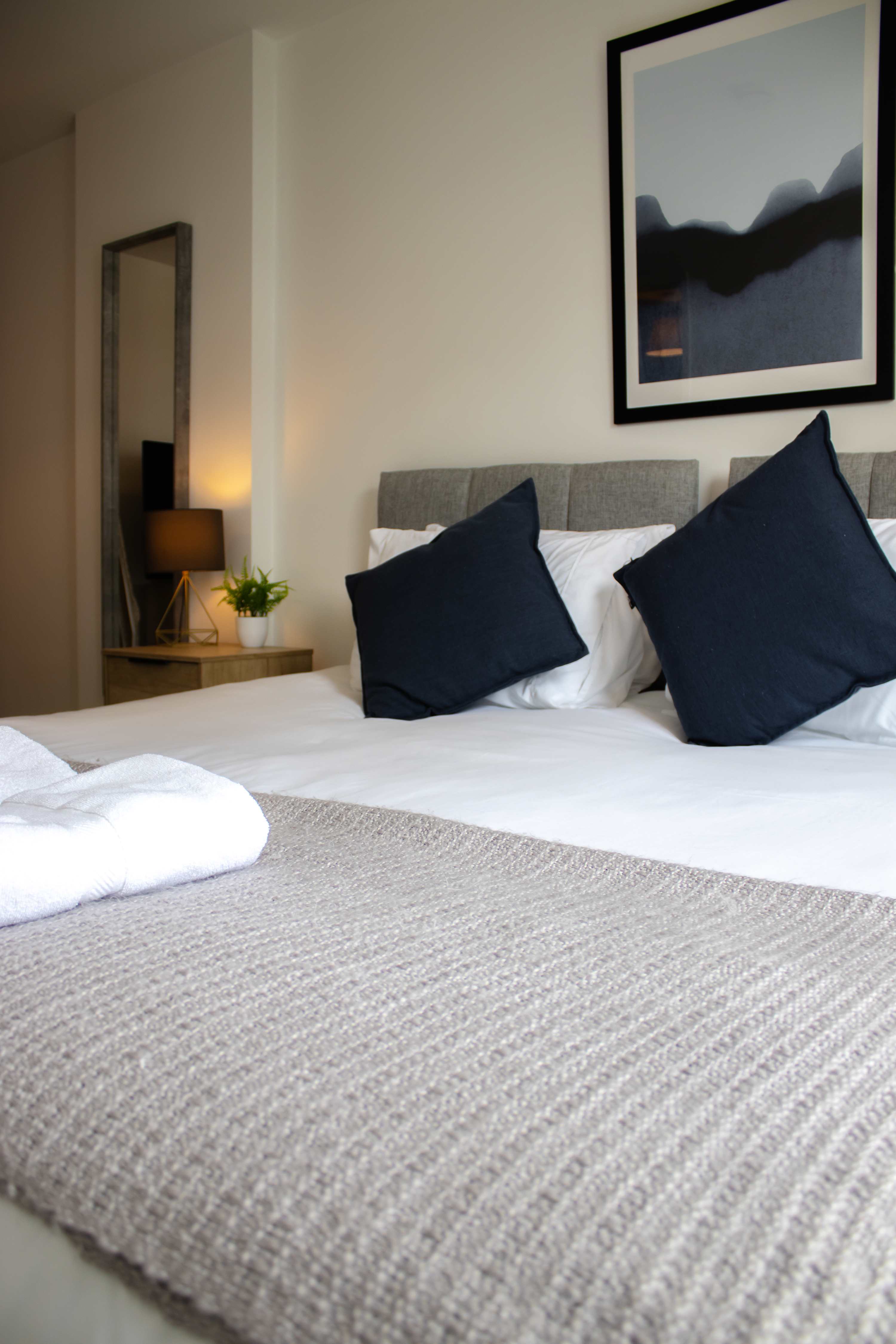 Effortless Stays at 2BR Escape OldTrafford Stadium in 86 Talbot Road M16 0UF - Property image 12 - VivreStays