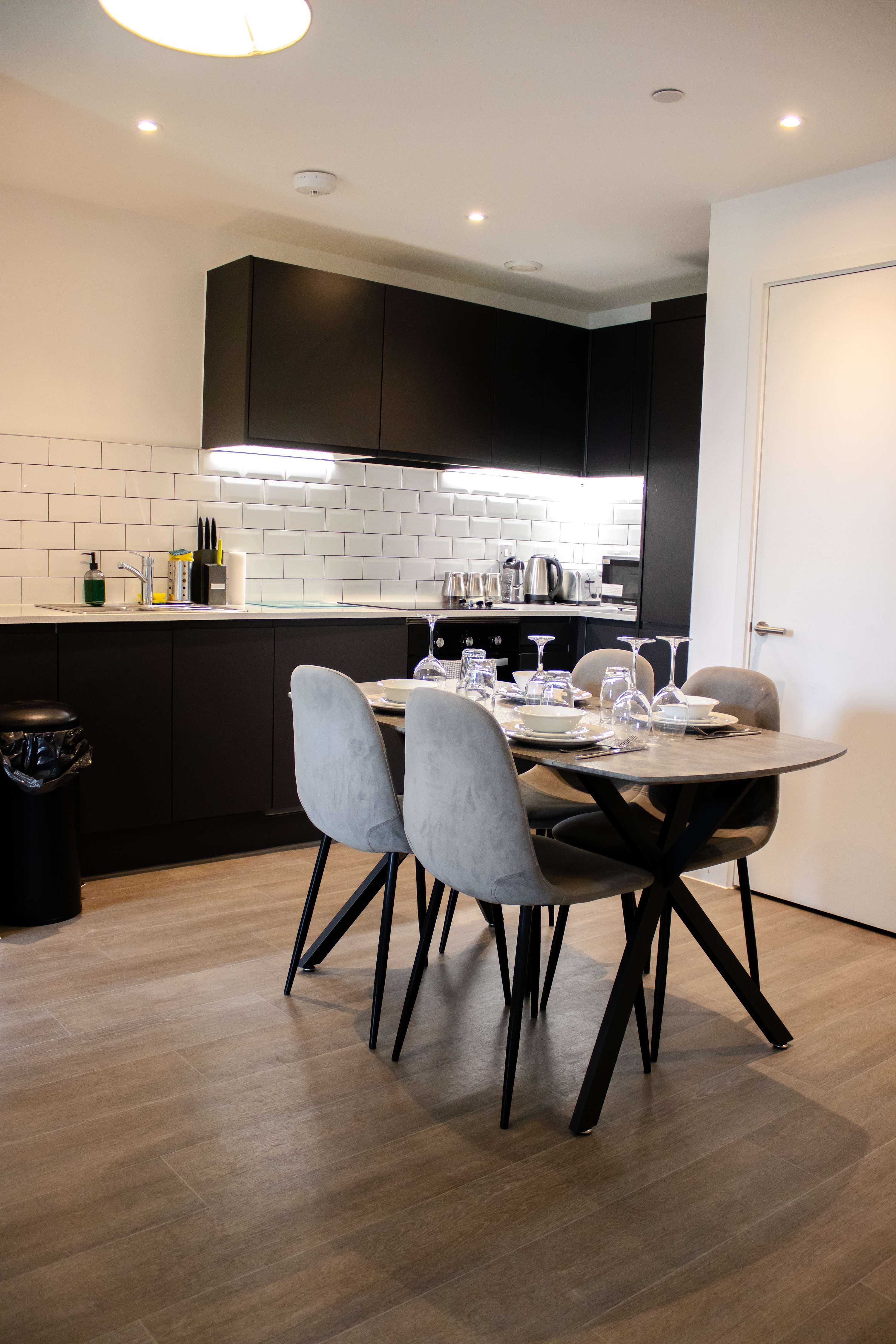 Effortless Stays at 2BR Escape OldTrafford Stadium in 86 Talbot Road M16 0UF - Property image 2 - VivreStays