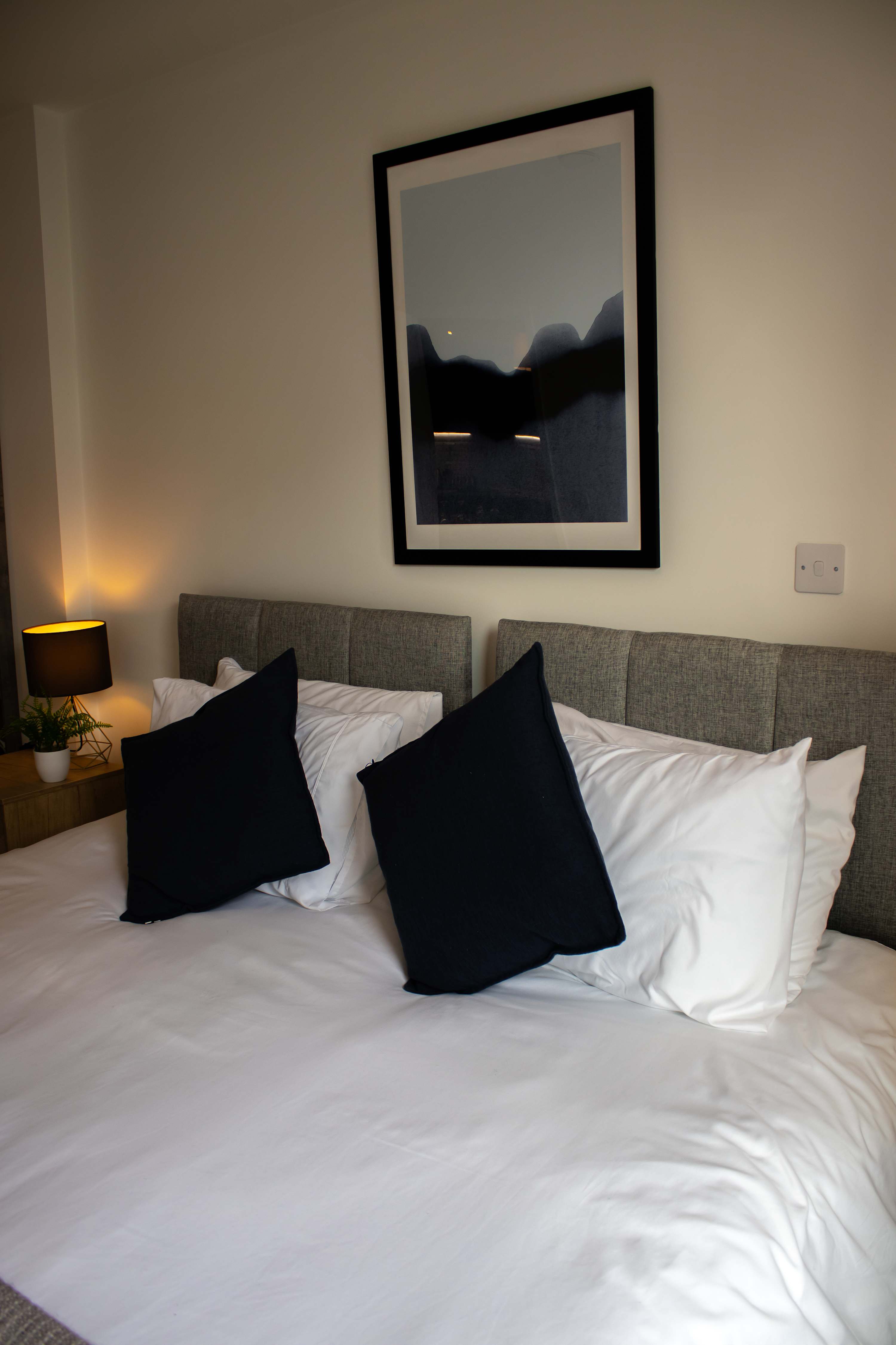 Effortless Stays at 2BR Escape OldTrafford Stadium in 86 Talbot Road M16 0UF - Property image 13 - VivreStays