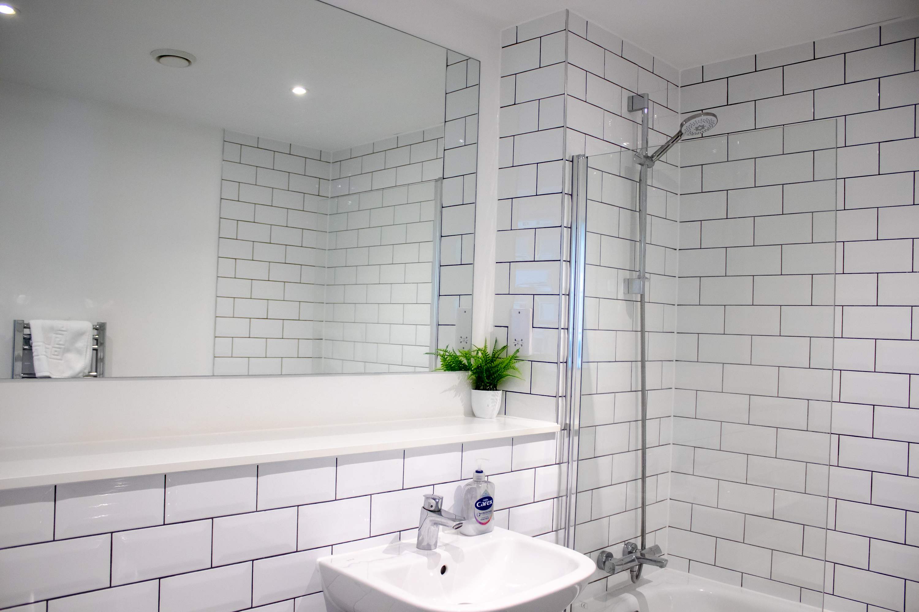 Effortless Stays at 2BR Escape OldTrafford Stadium in 86 Talbot Road M16 0UF - Property image 16 - VivreStays