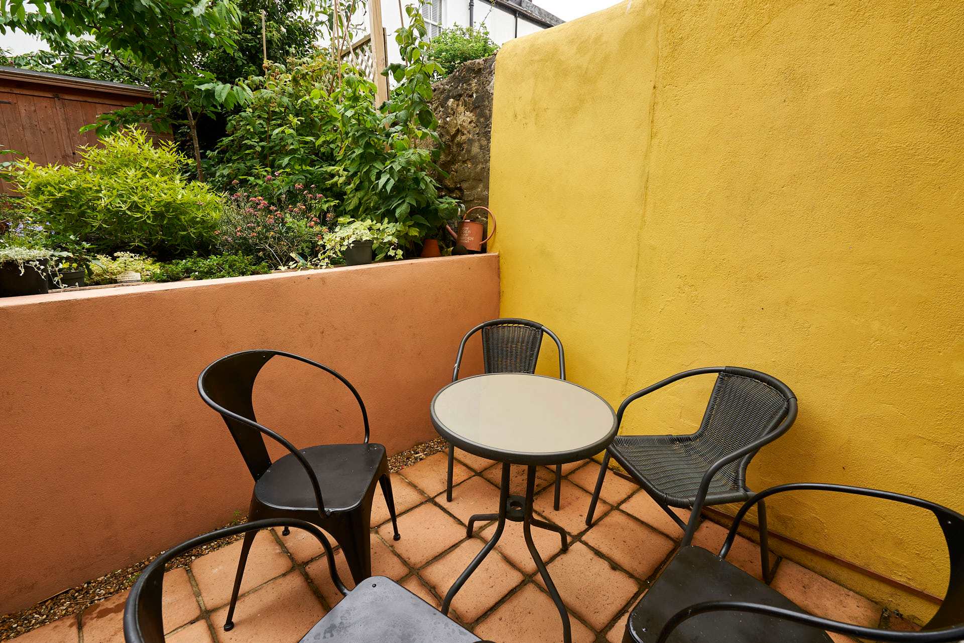 Yellow House – photo 23