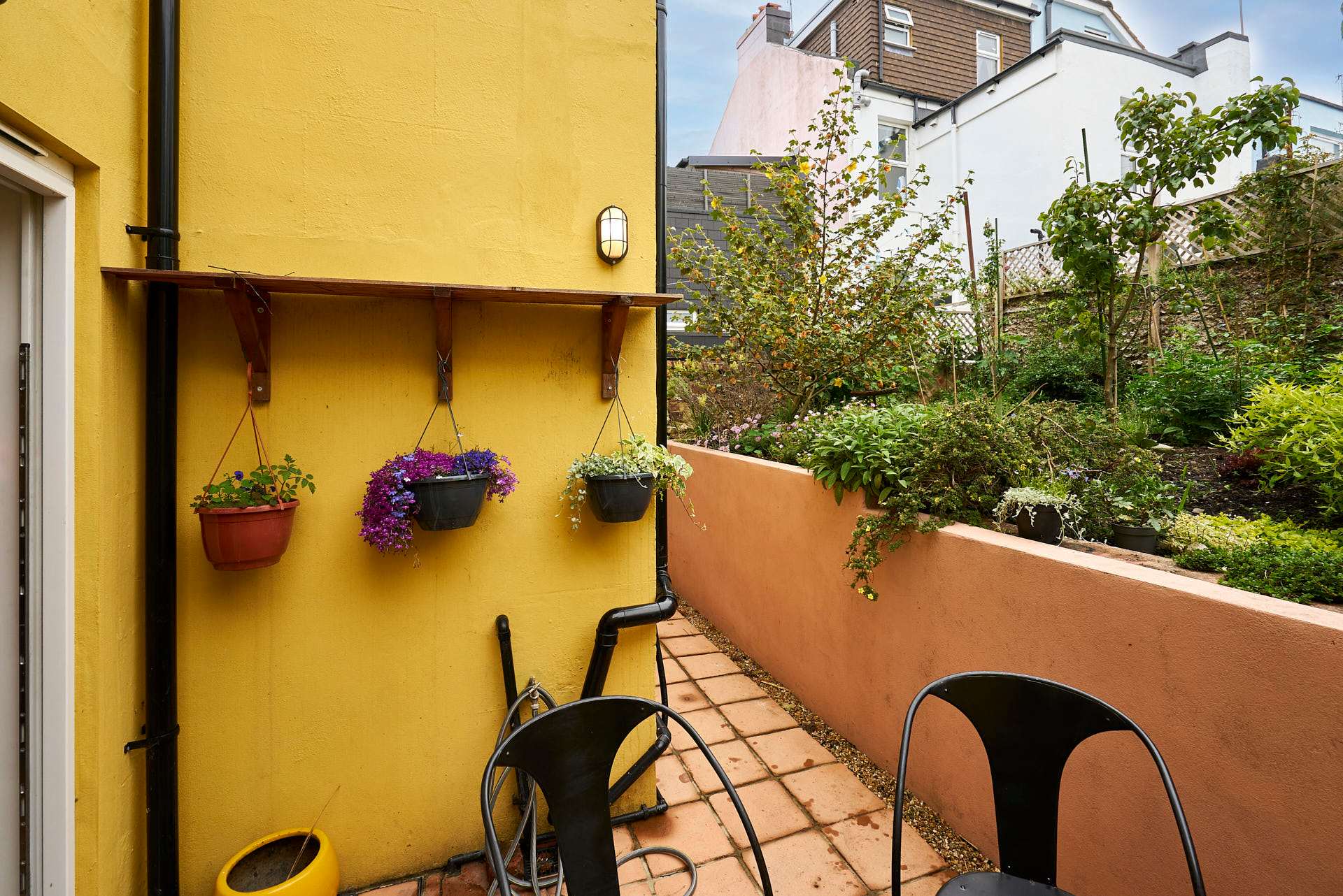 Yellow House – photo 22