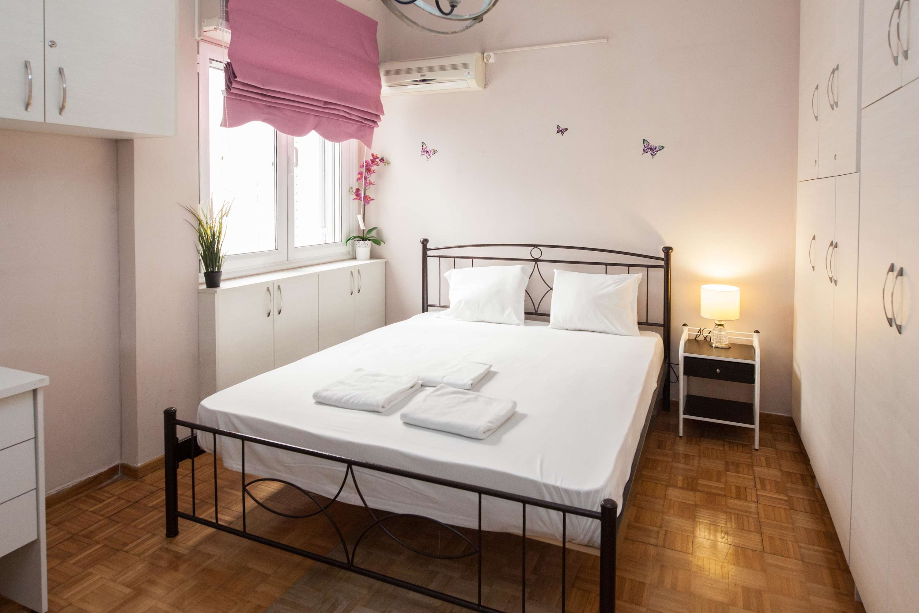 Elegant 2 Bd Apt with Balcony in Korydallos Square in Athens — photo 4