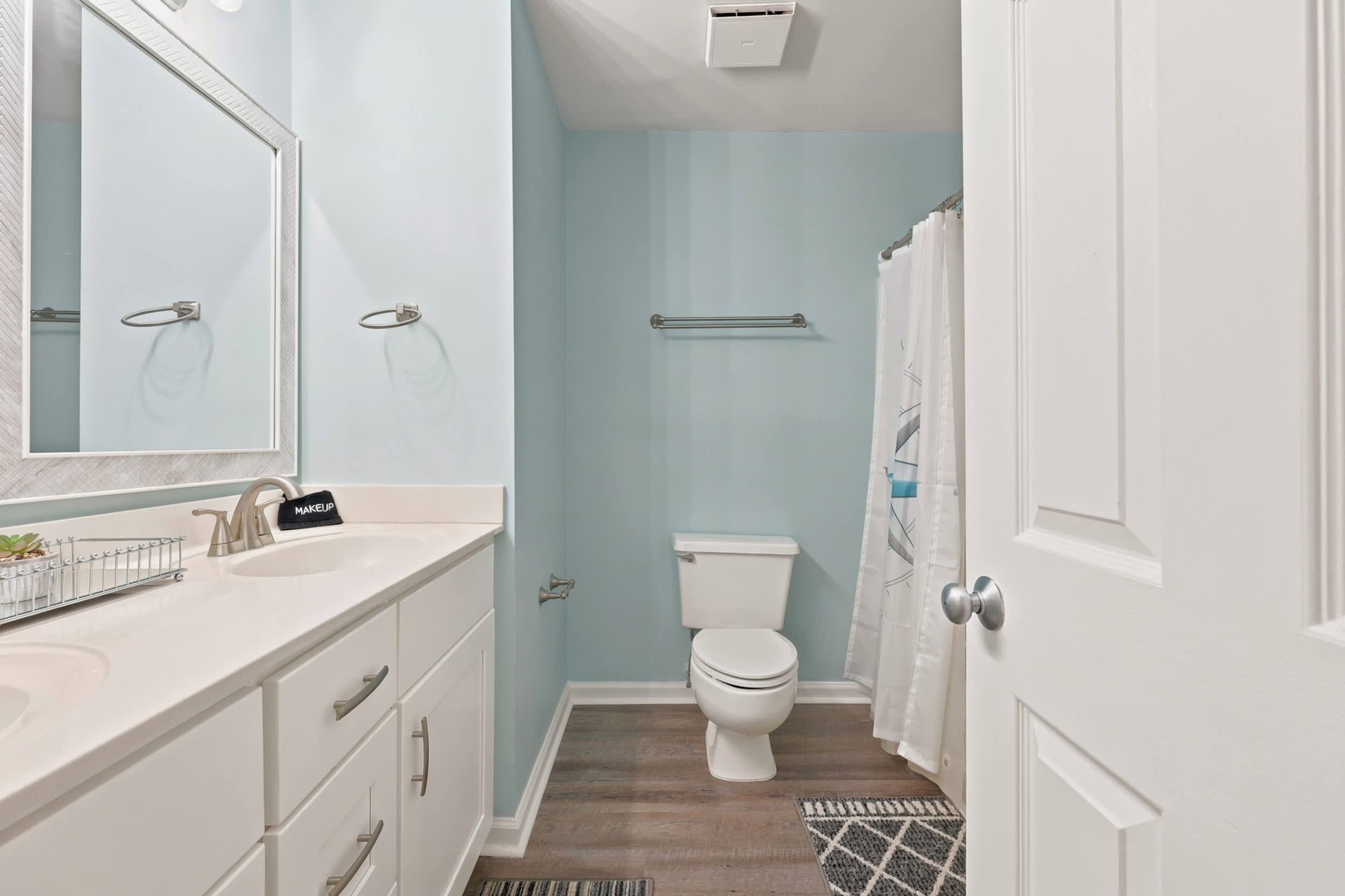 Saltwater Serenity Ground Floor Home Near Waterway