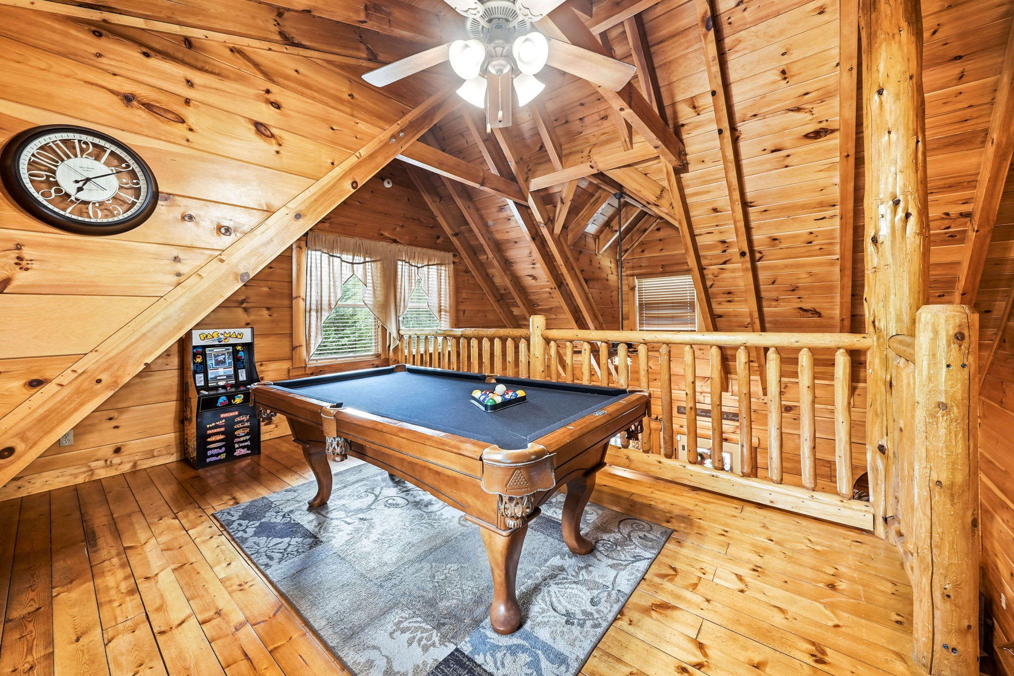 Relaxing Cabin-Hot Tub-Game Room-Large outdoors