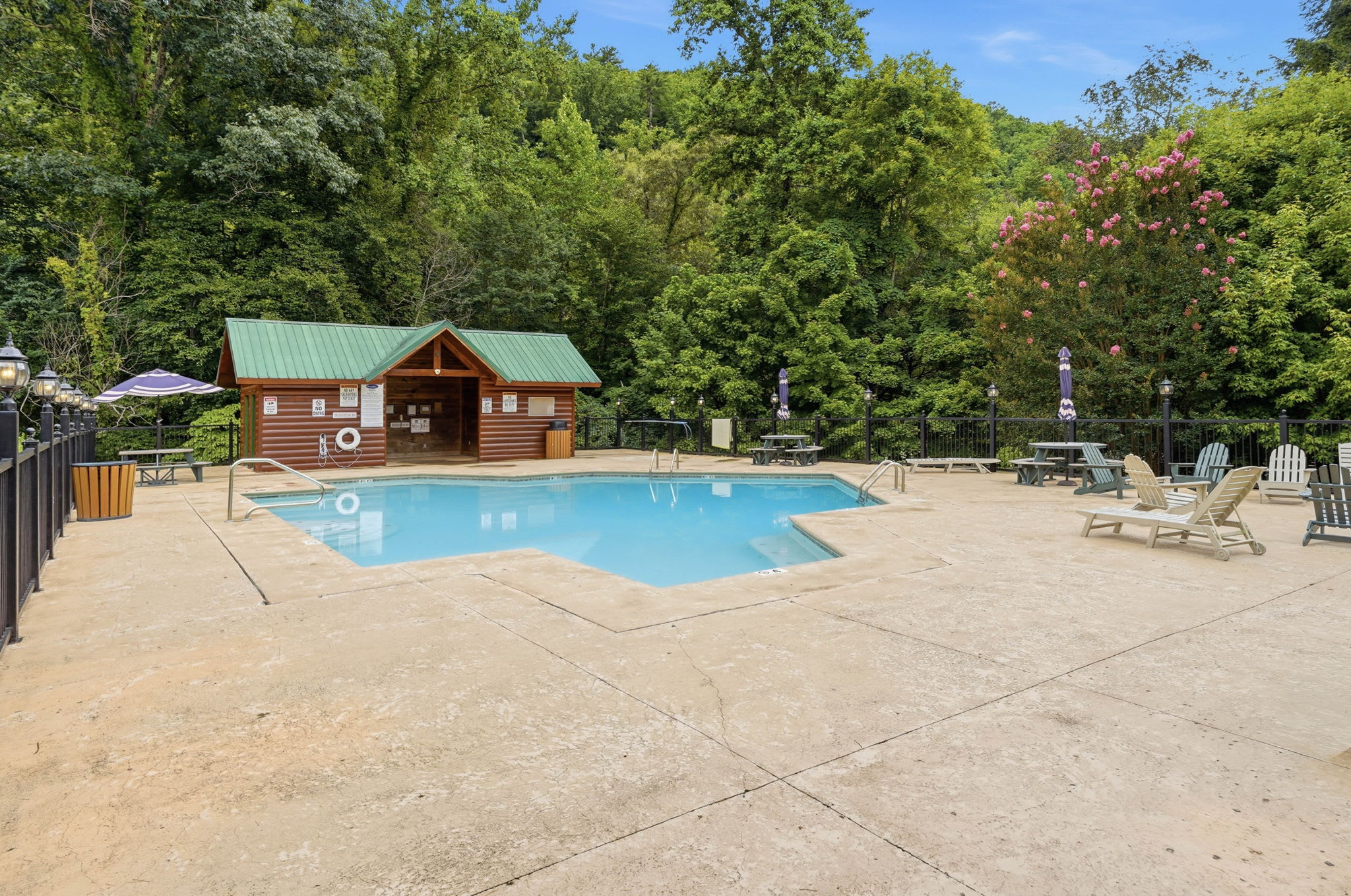Relaxing Cabin-Hot Tub-Game Room-Large outdoors