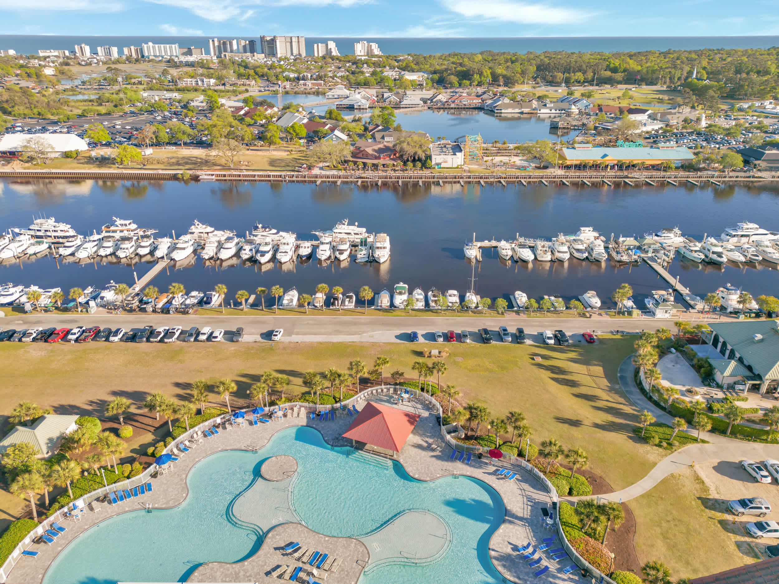 Lakeside at Top Resort w Giant Pool Oasis and Golf