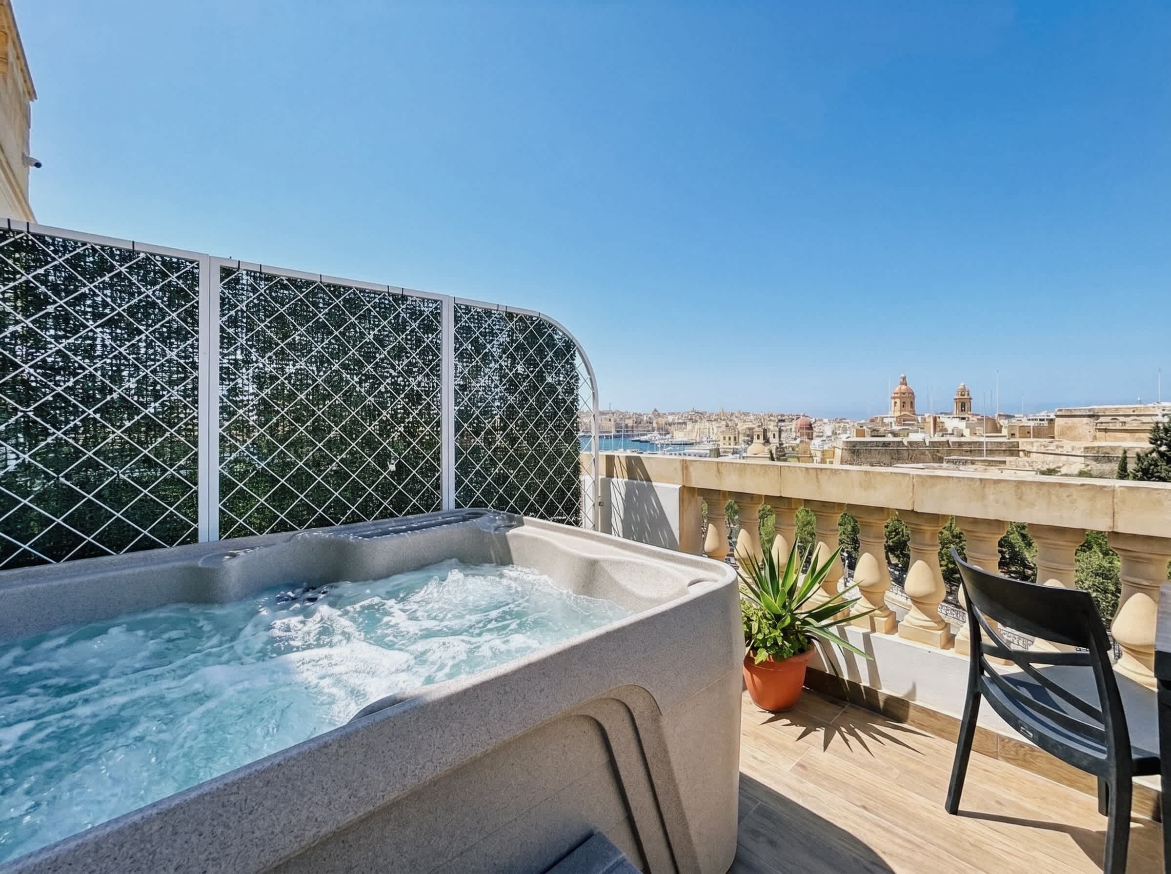 Penthouse w/ Jacuzzi & Terrace Views — Bormla, Bormla — vacation rental