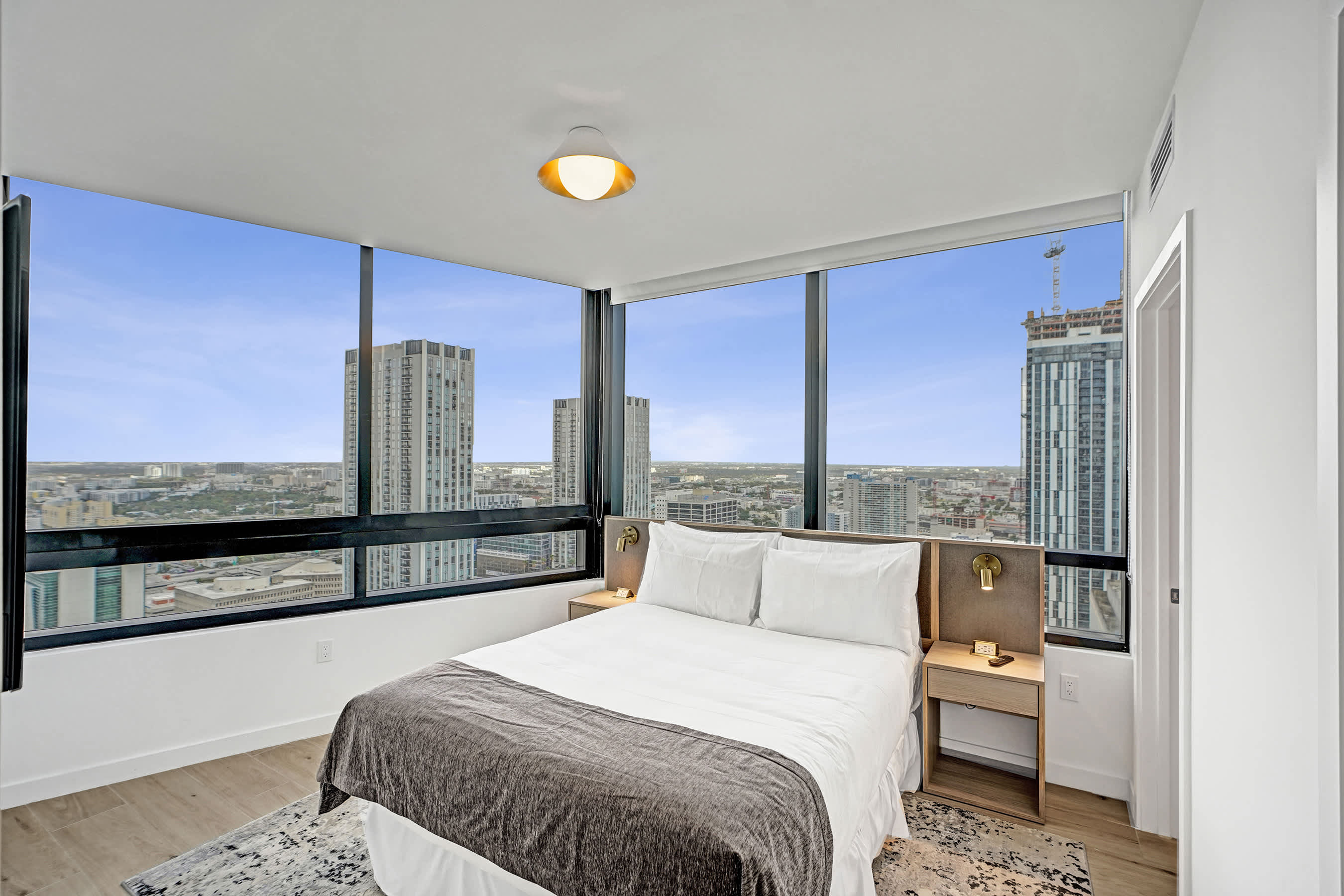 Sky Estate Penthouse- Pool, Parking, Amenities