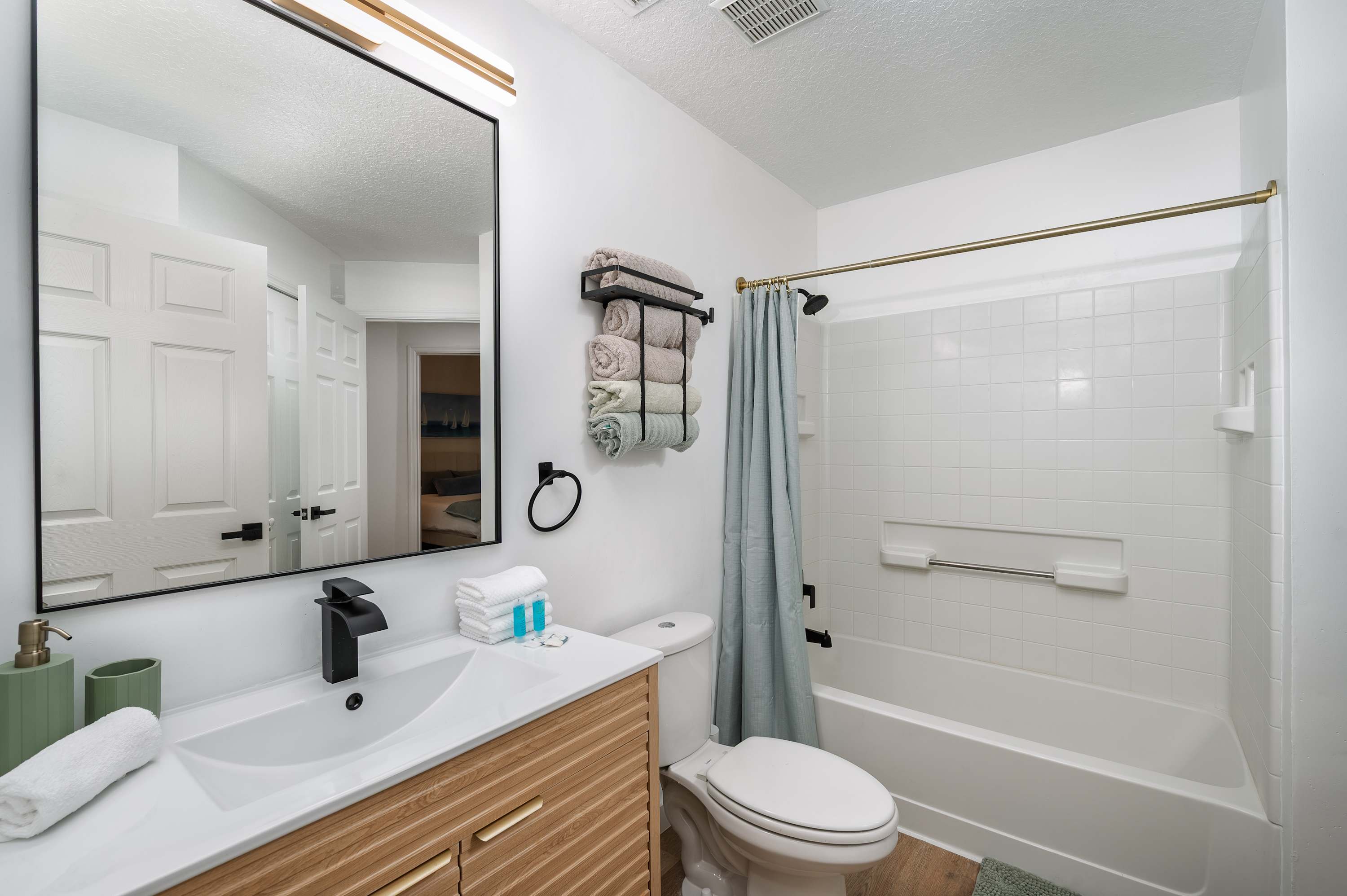 Emerald Gem home with grill, pool & Private Gym!