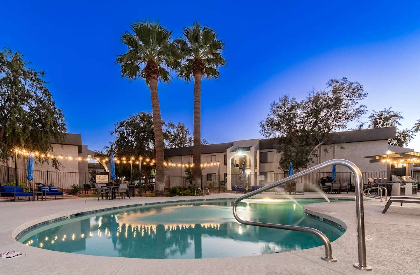 2BR Cozy Mesa Stay Near DT with Pools & Gym 2