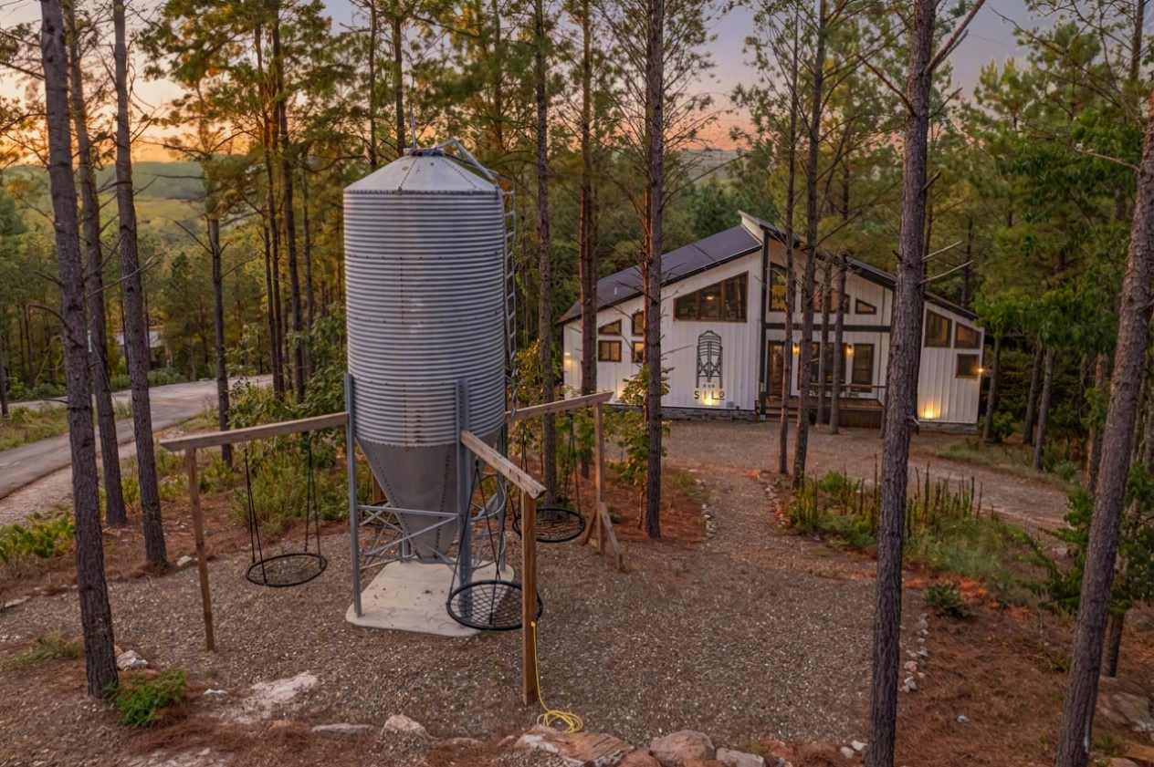 New! The Silo! Hot Tub, Sauna, Game Room, Swings!