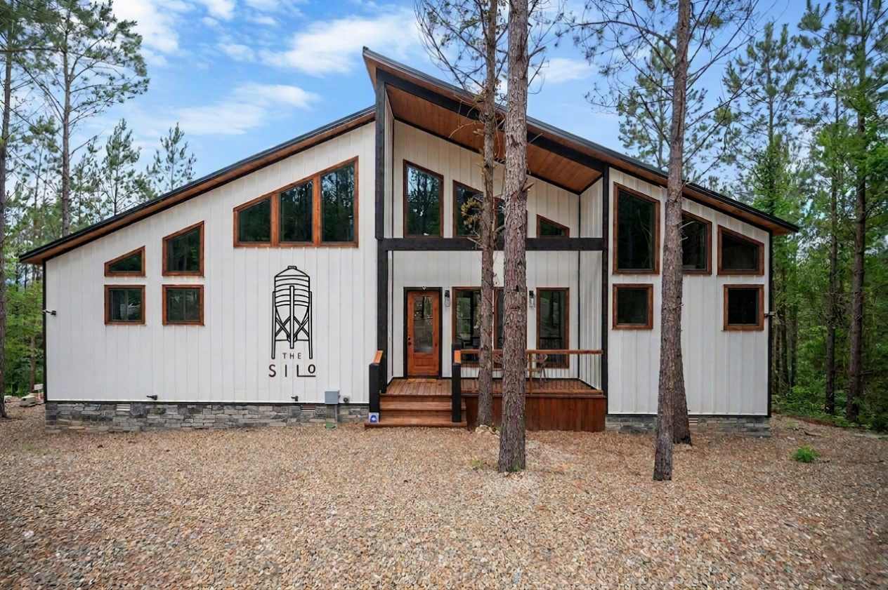 New! The Silo! Hot Tub, Sauna, Game Room, Swings!
