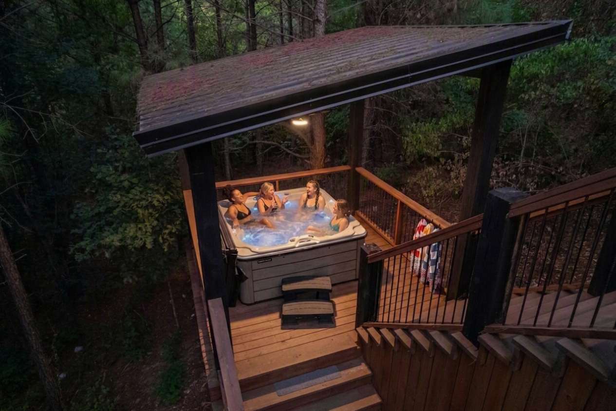 New! The Silo! Hot Tub, Sauna, Game Room, Swings!