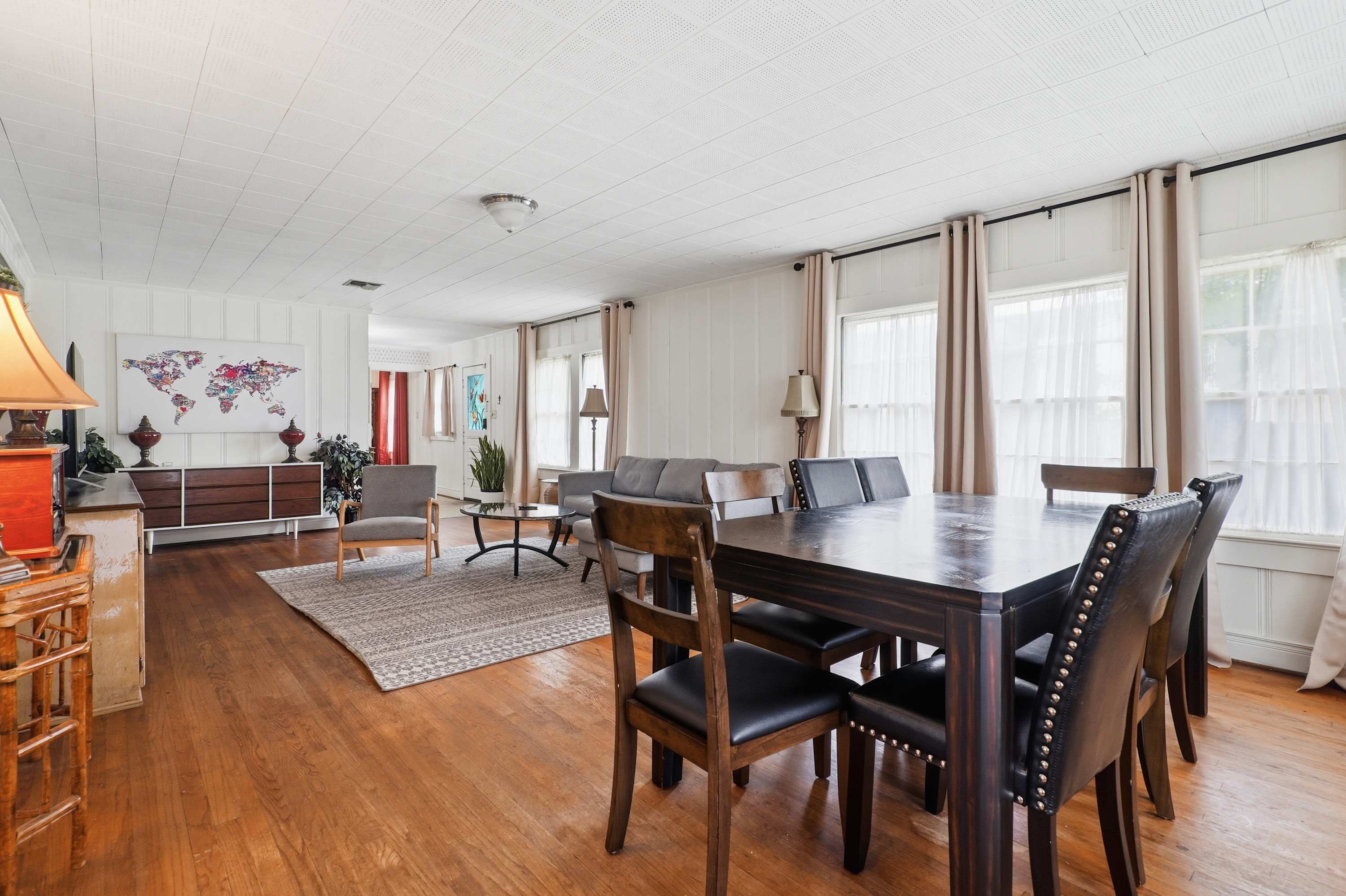 Home Away From Home-4 BR Lafayette Stay in the Heart of Town