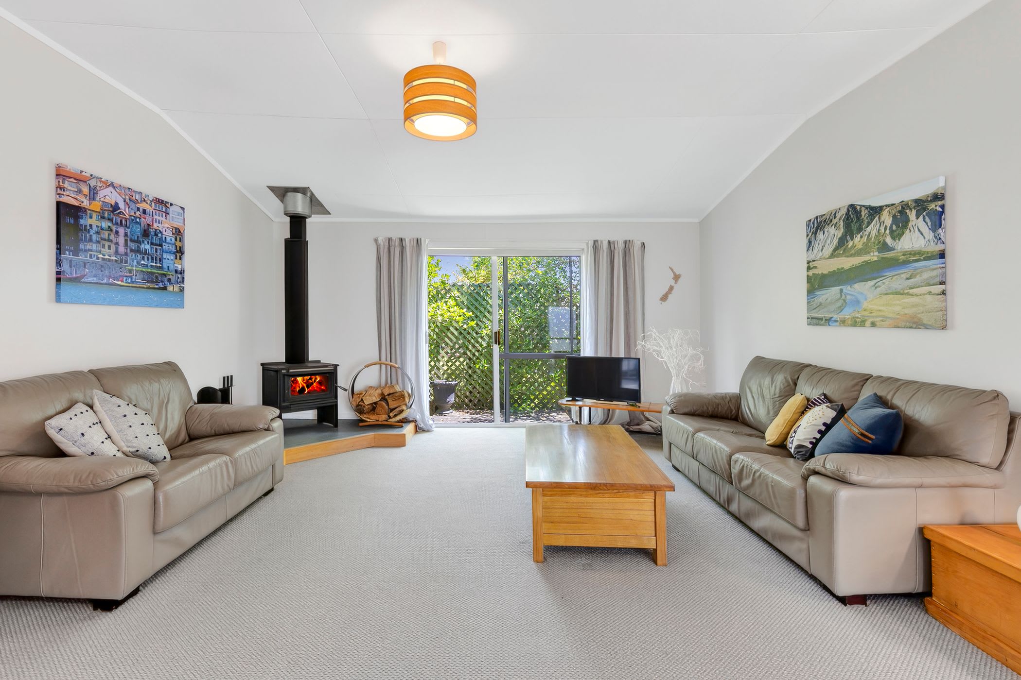 The Bach - Classic Kiwi Stay Opposite Pohara Beach