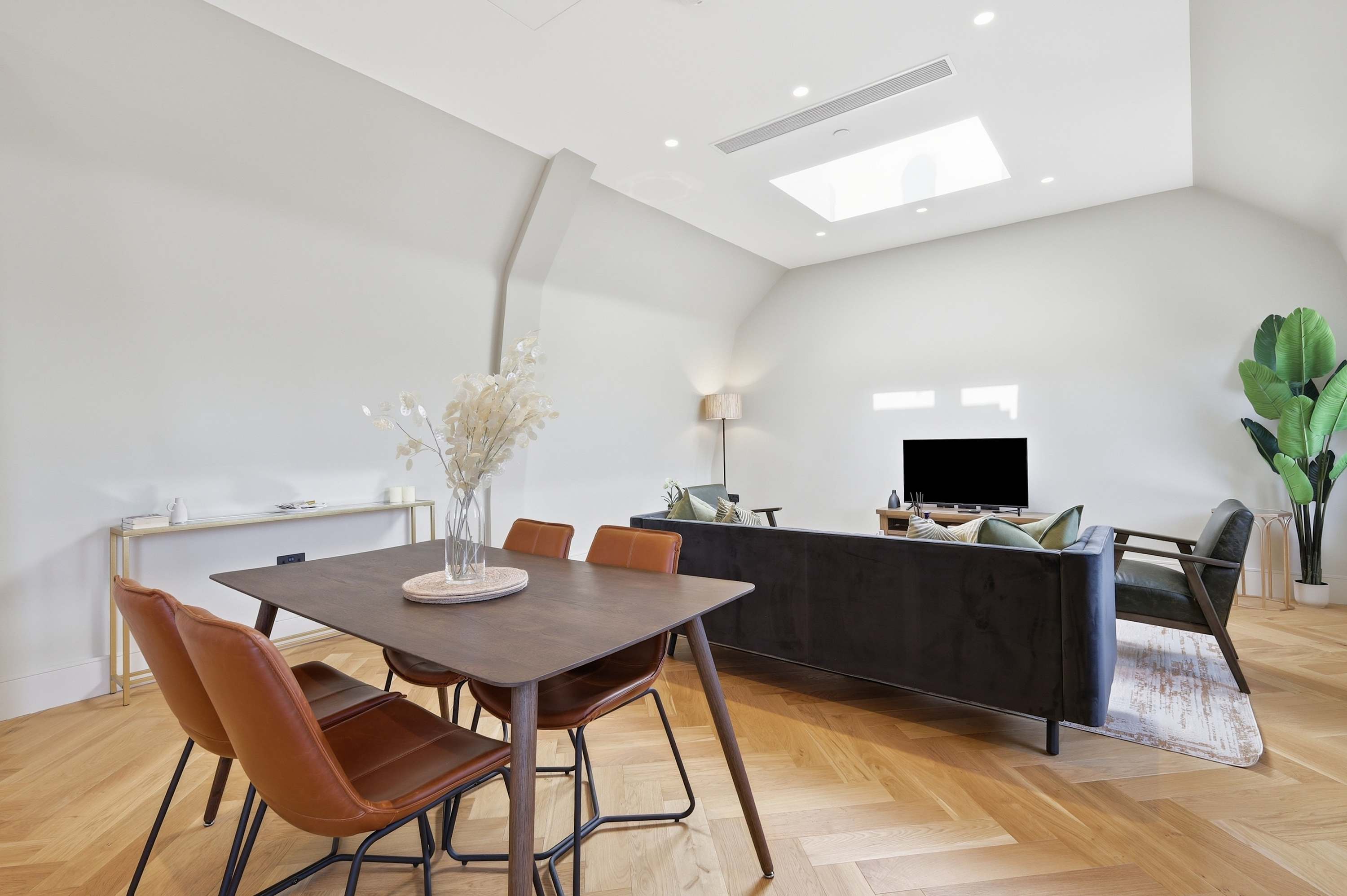 Penthouse | Cheyne Mulberry l Luxury Chelsea Retreat with Thames View