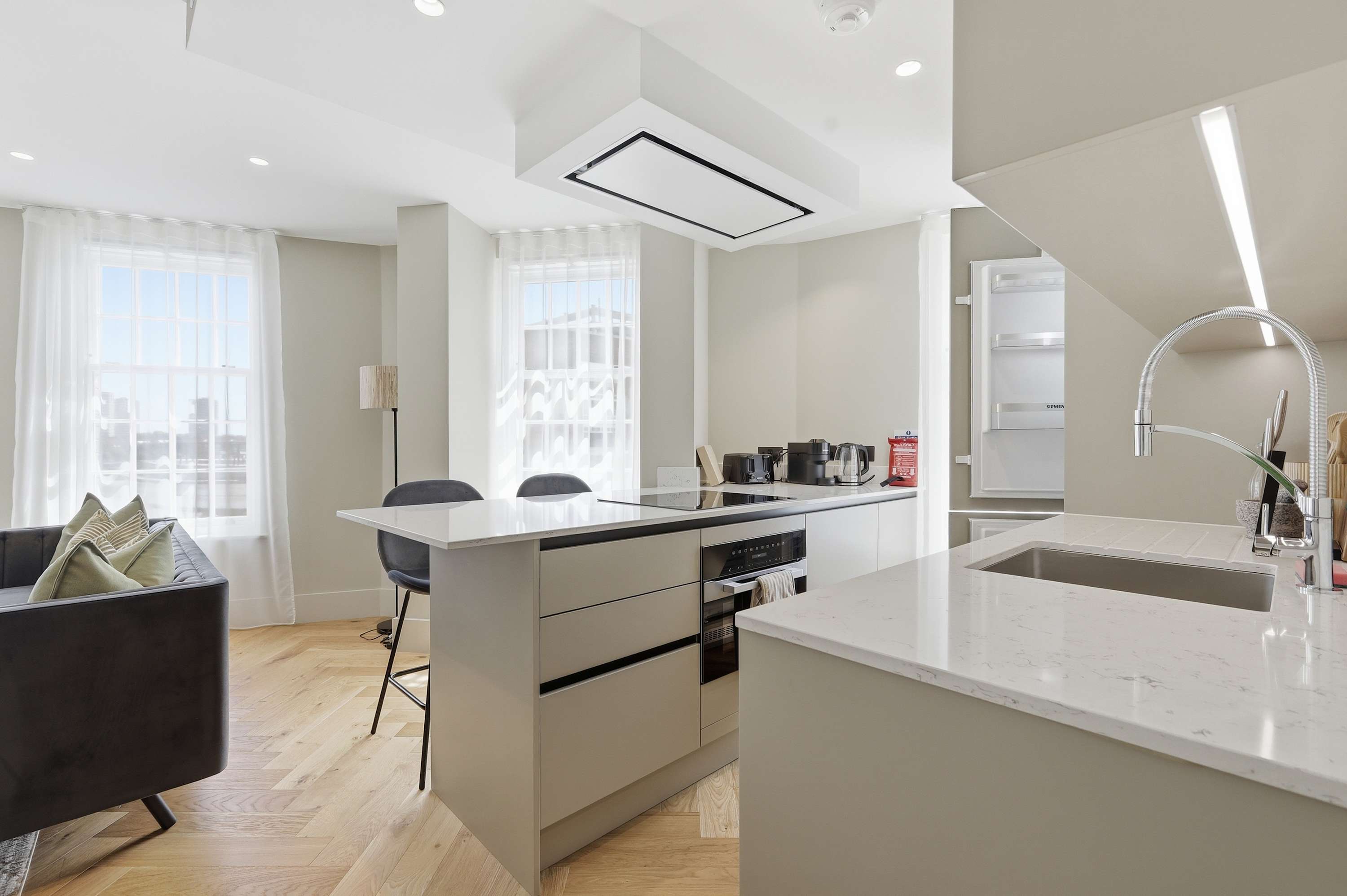 Cheyne Cedar l Luxury Chelsea retreat With River Views