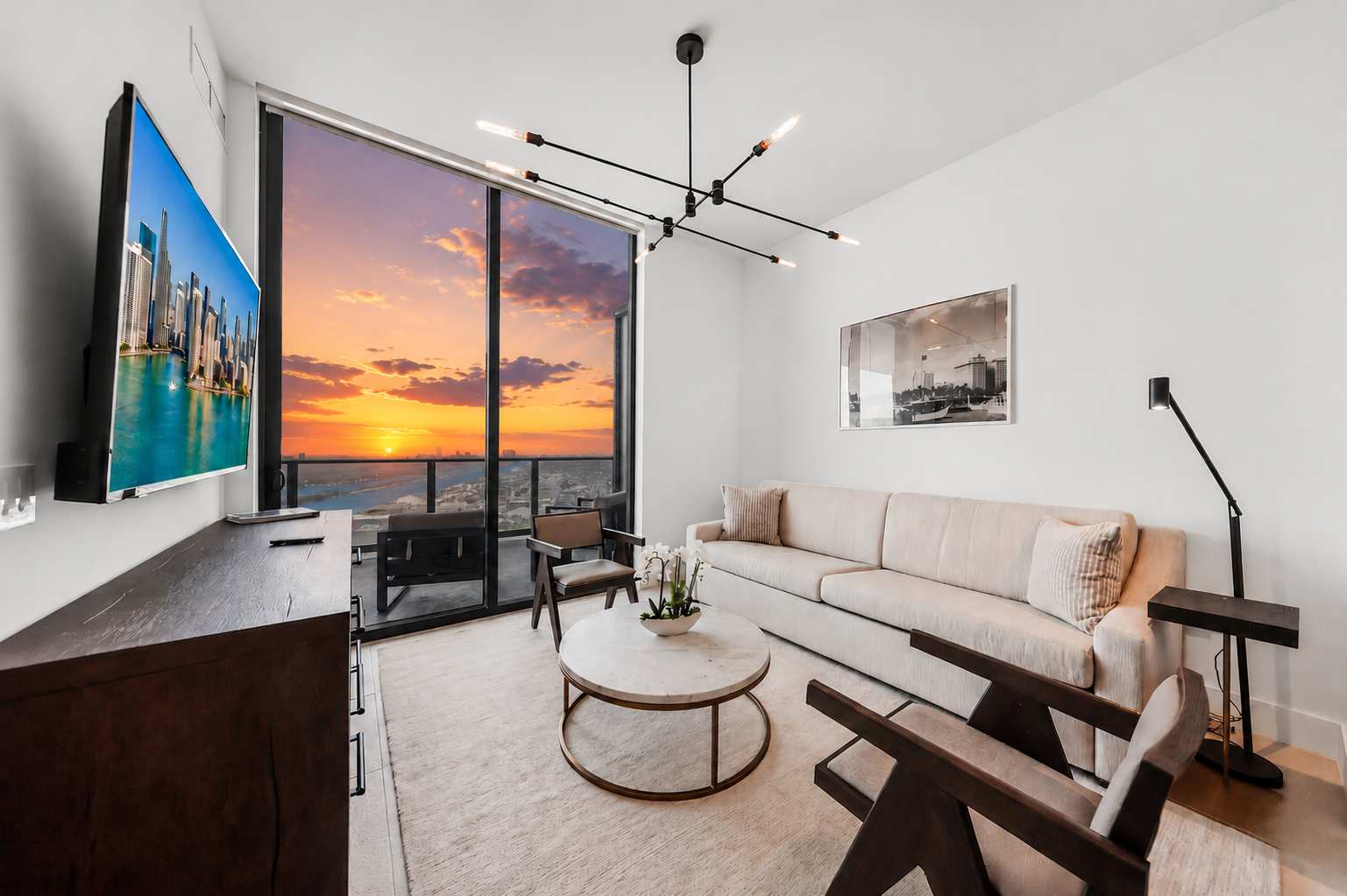 Spacious 3BR | Pool & Gym | Near Fan Fest 2026