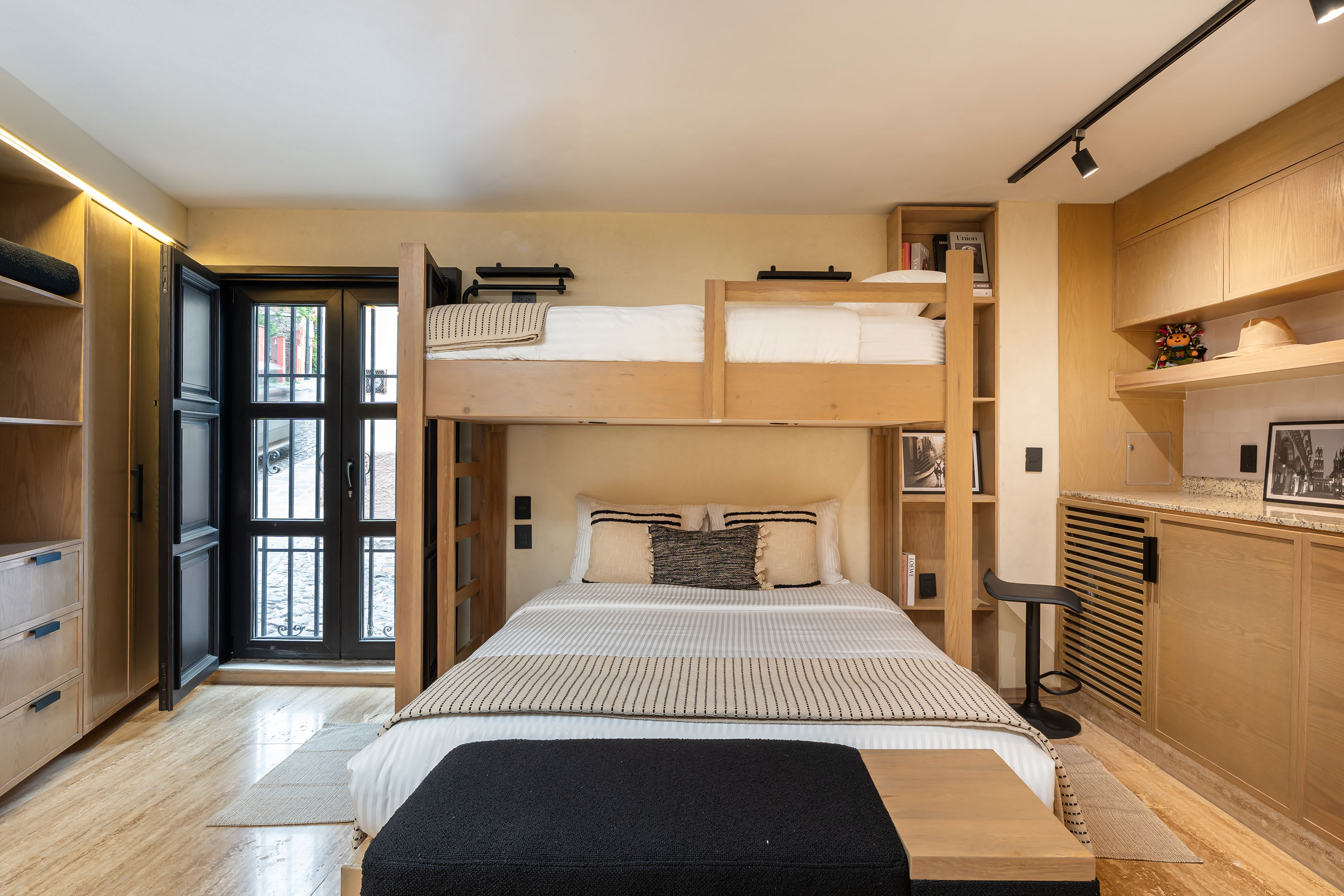Loft 1905, Modern 2BR Smart Loft in Centro