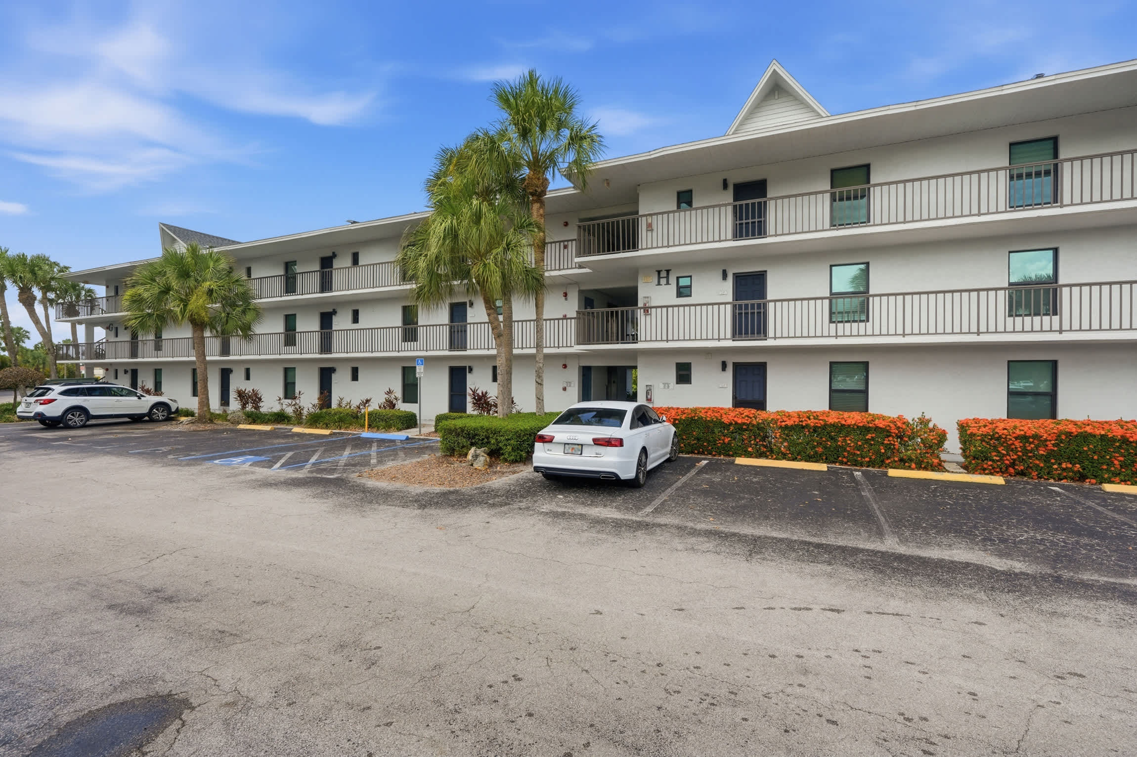 H 245 Second Floor with Lake View Sleeps 6 | Photo 31