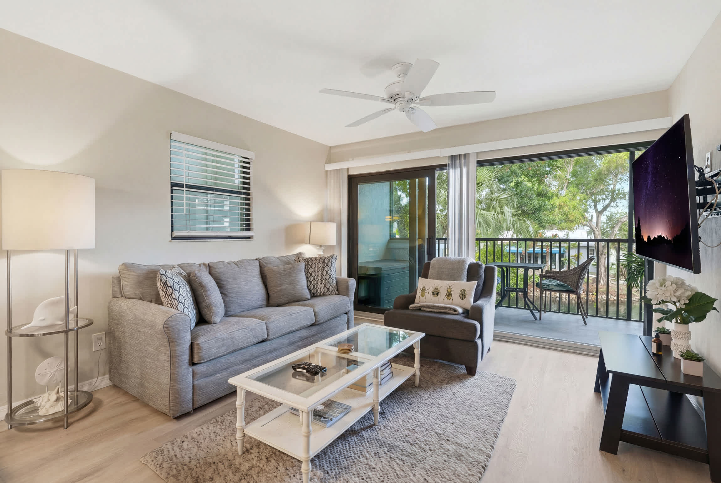 H 245 Second Floor with Lake View Sleeps 6