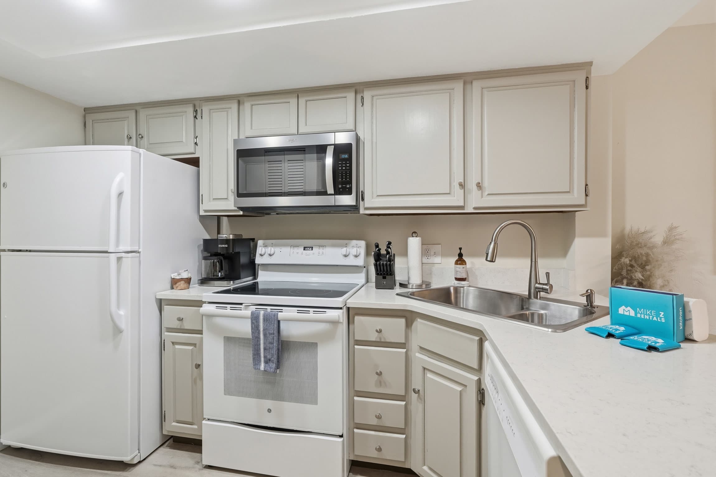 H 245 Second Floor with Lake View Sleeps 6 | Photo 16