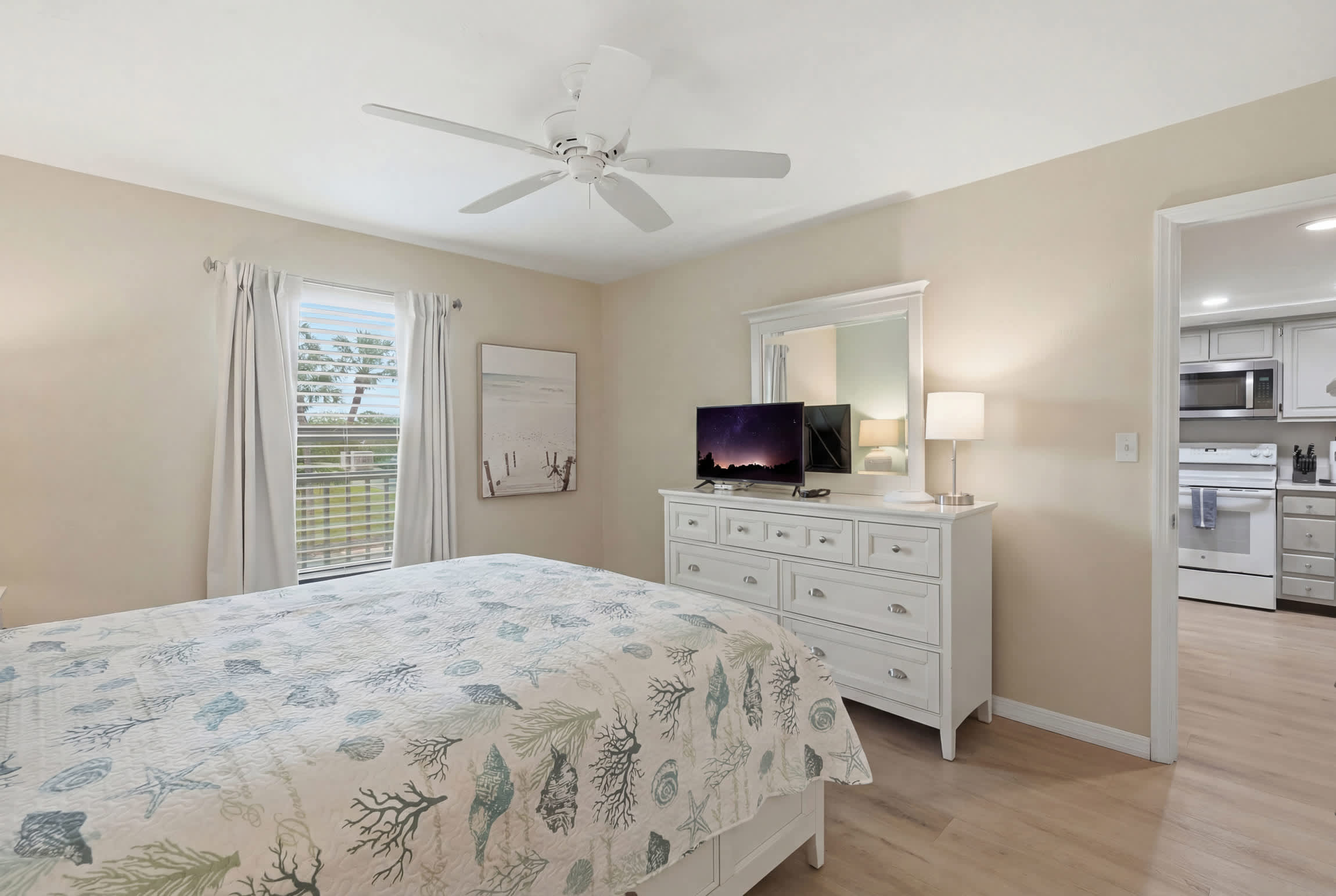 H 245 Second Floor with Lake View Sleeps 6 | Photo 20