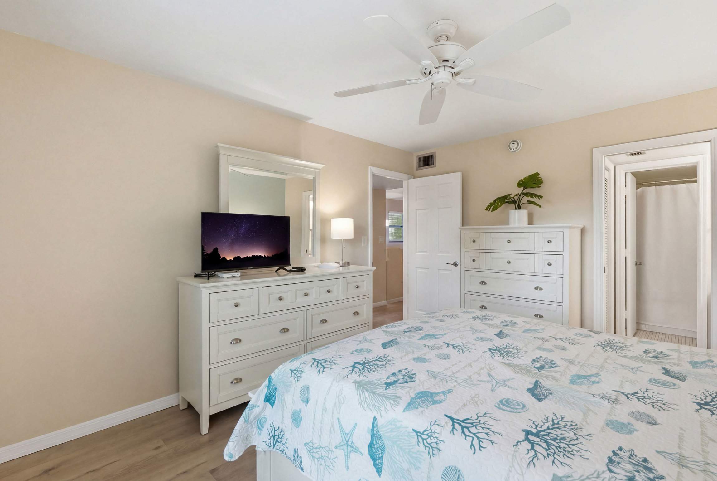 H 245 Second Floor with Lake View Sleeps 6 | Photo 19